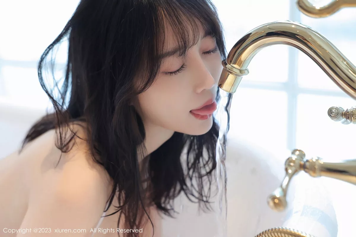 秀人集.com_[XiuRen秀人网]No.7252_模特玥儿玥er私房浴室性感奶牛比基尼服配白丝袜湿身诱惑写真56P