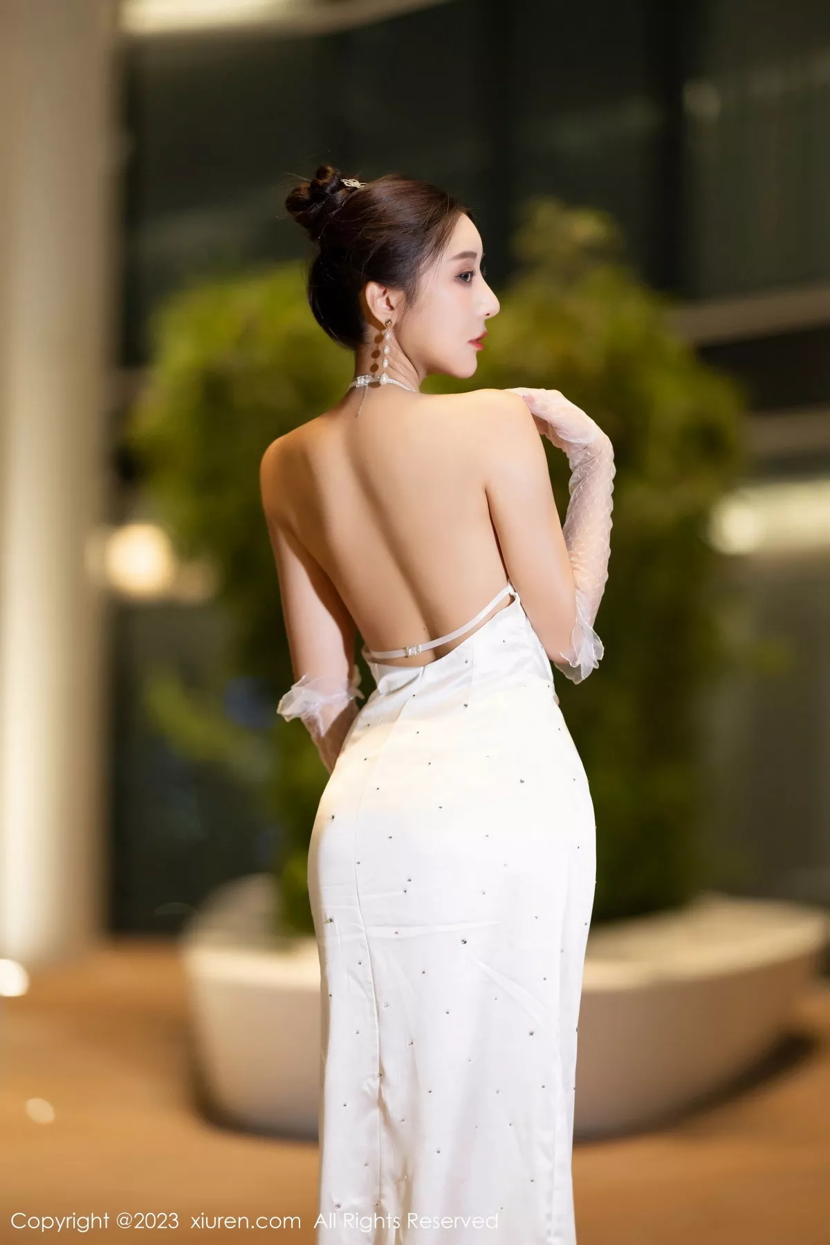 秀人集.com_[XiuRen秀人网]No.7256_女神王馨瑶yanni白色长礼裙+黑色情趣内衣秀完美身材诱惑写真87P