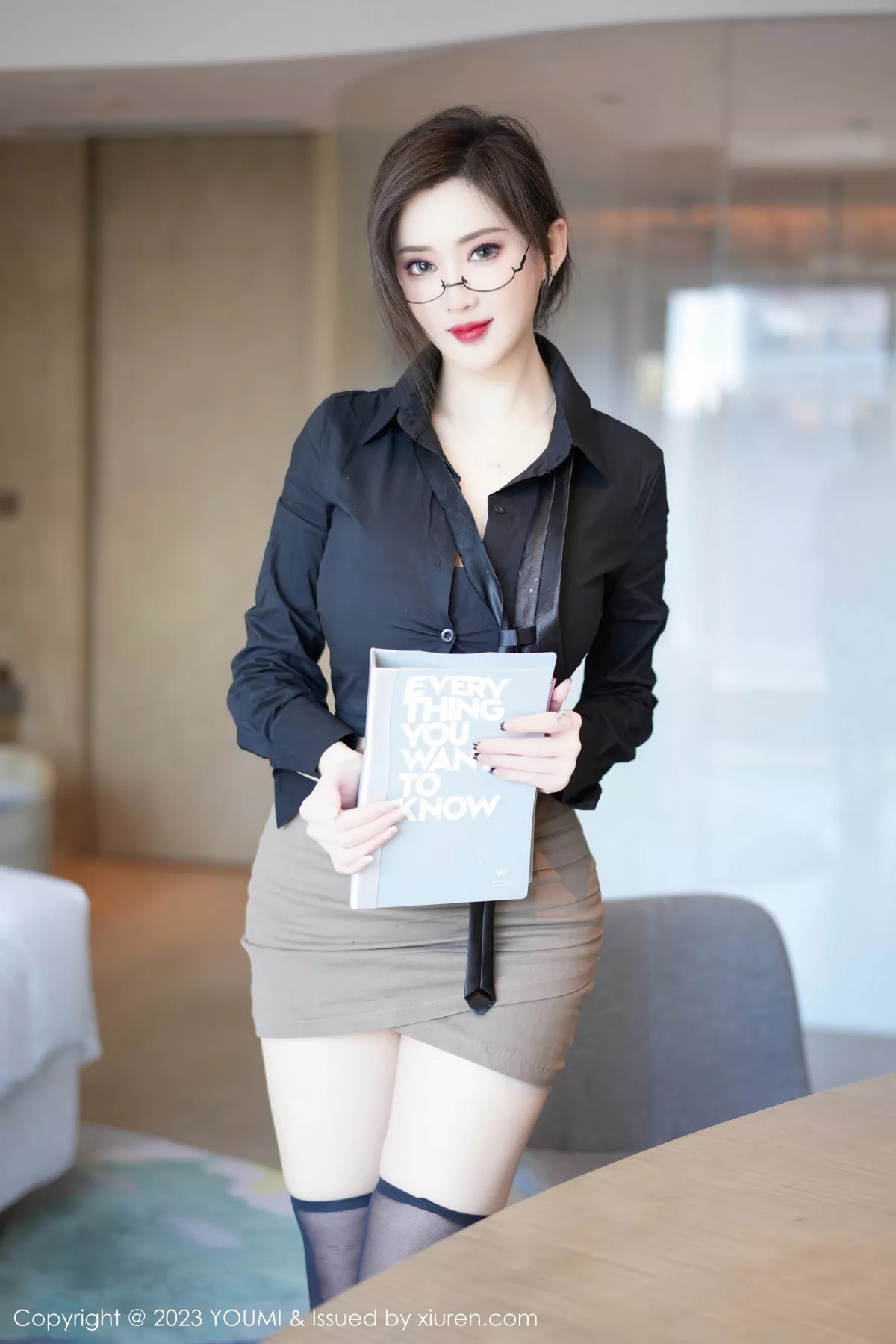 秀人集.com_[YouMi尤蜜荟]Vol.968_女神Carol周妍希性感黑衬衫配驼色短裙露黑色内衣完美诱惑写真83P