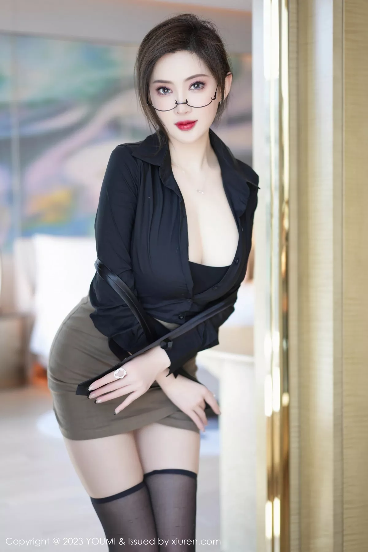 秀人集.com_[YouMi尤蜜荟]Vol.968_女神Carol周妍希性感黑衬衫配驼色短裙露黑色内衣完美诱惑写真83P