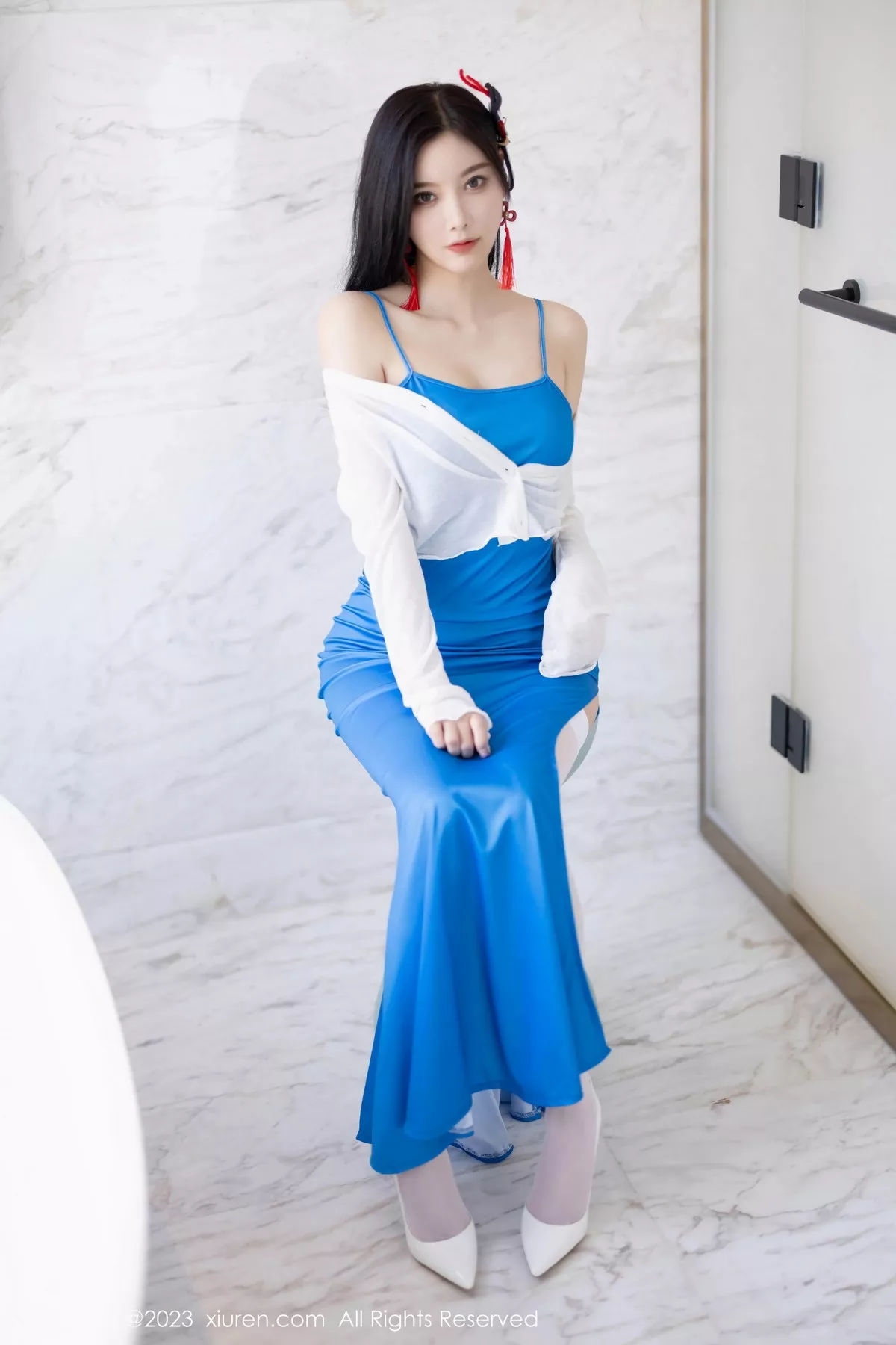 秀人集.com_[XiuRen秀人网]No.7135_女神杨晨晨Yome性感蓝色长裙露浅灰色蕾丝内衣迷人诱惑写真84P