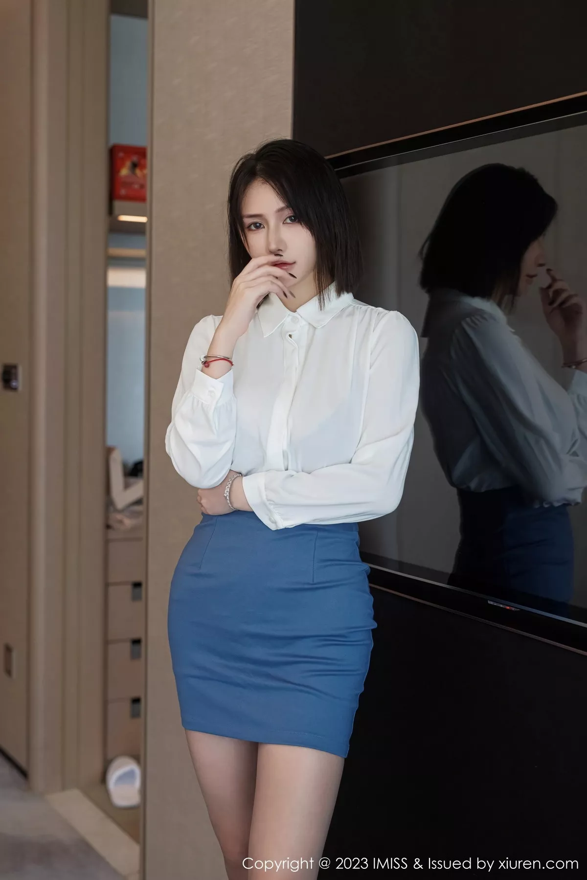 秀人集.com_[IMISS爱蜜社]Vol.737_模特Evon陈赞之白T配蓝短裙露黑色蕾丝内衣超薄肉丝诱惑写真58P