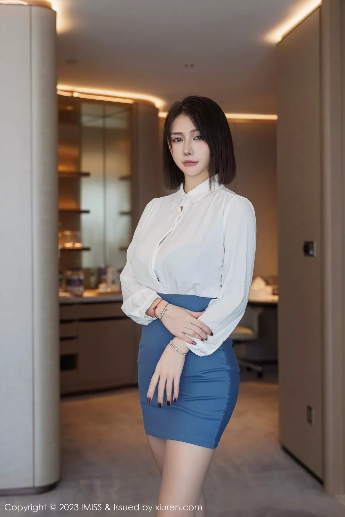 秀人集.com_[IMISS爱蜜社]Vol.737_模特Evon陈赞之白T配蓝短裙露黑色蕾丝内衣超薄肉丝诱惑写真58P