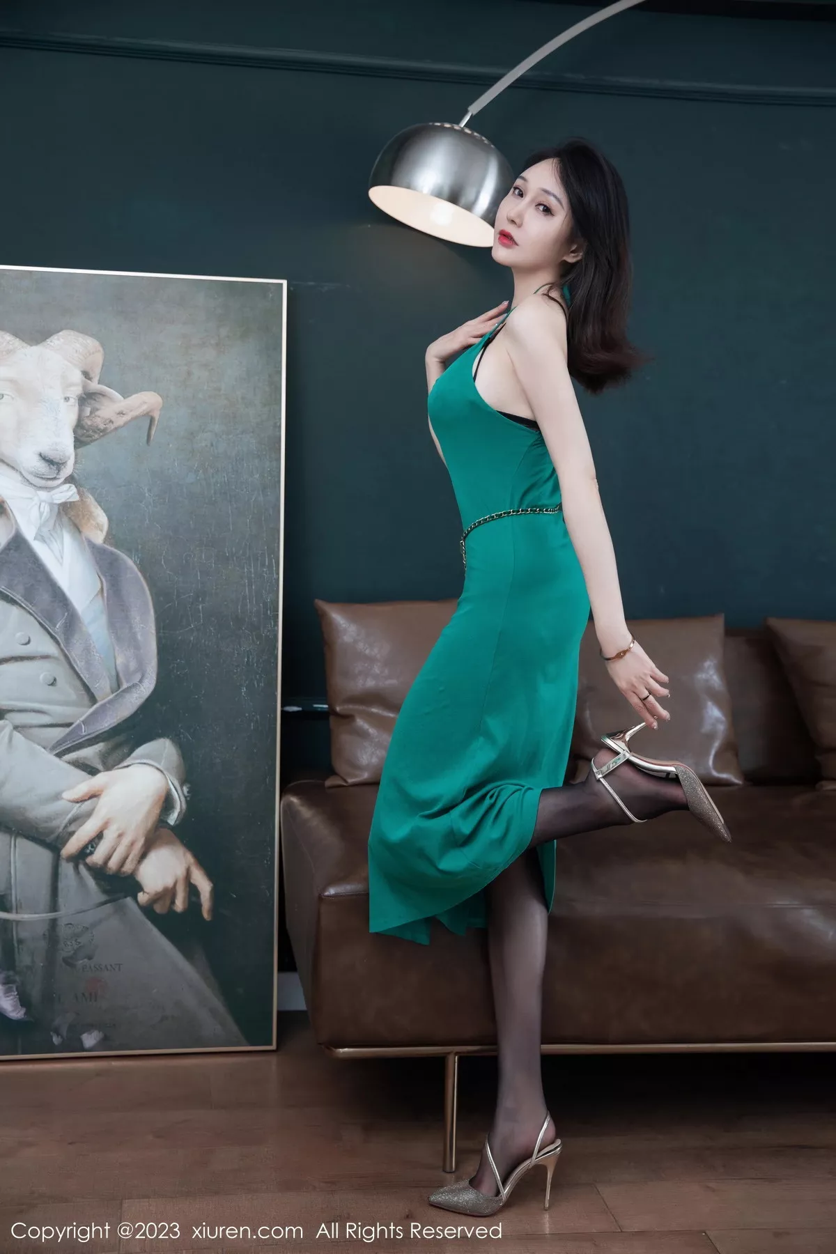 秀人集.com_[XiuRen秀人网]No.7259_新人模特吴紫熙Fanny性感墨绿连衣长裙露黑色蕾丝内衣诱惑写真56P