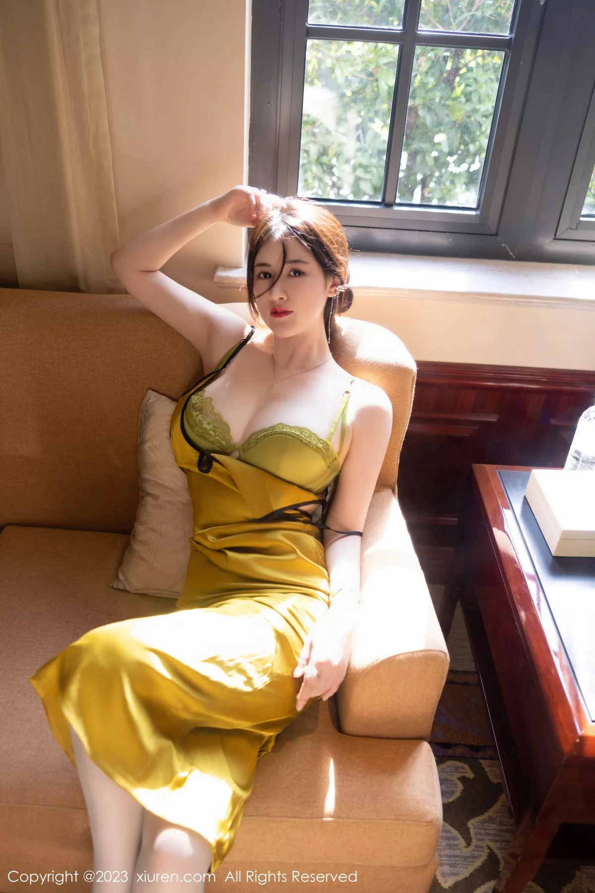 秀人集.com_[XiuRen秀人网]No.7302_模特诗诗kiki性感黄色吊带裙配原色丝袜秀惹火身材完美诱惑写真83P