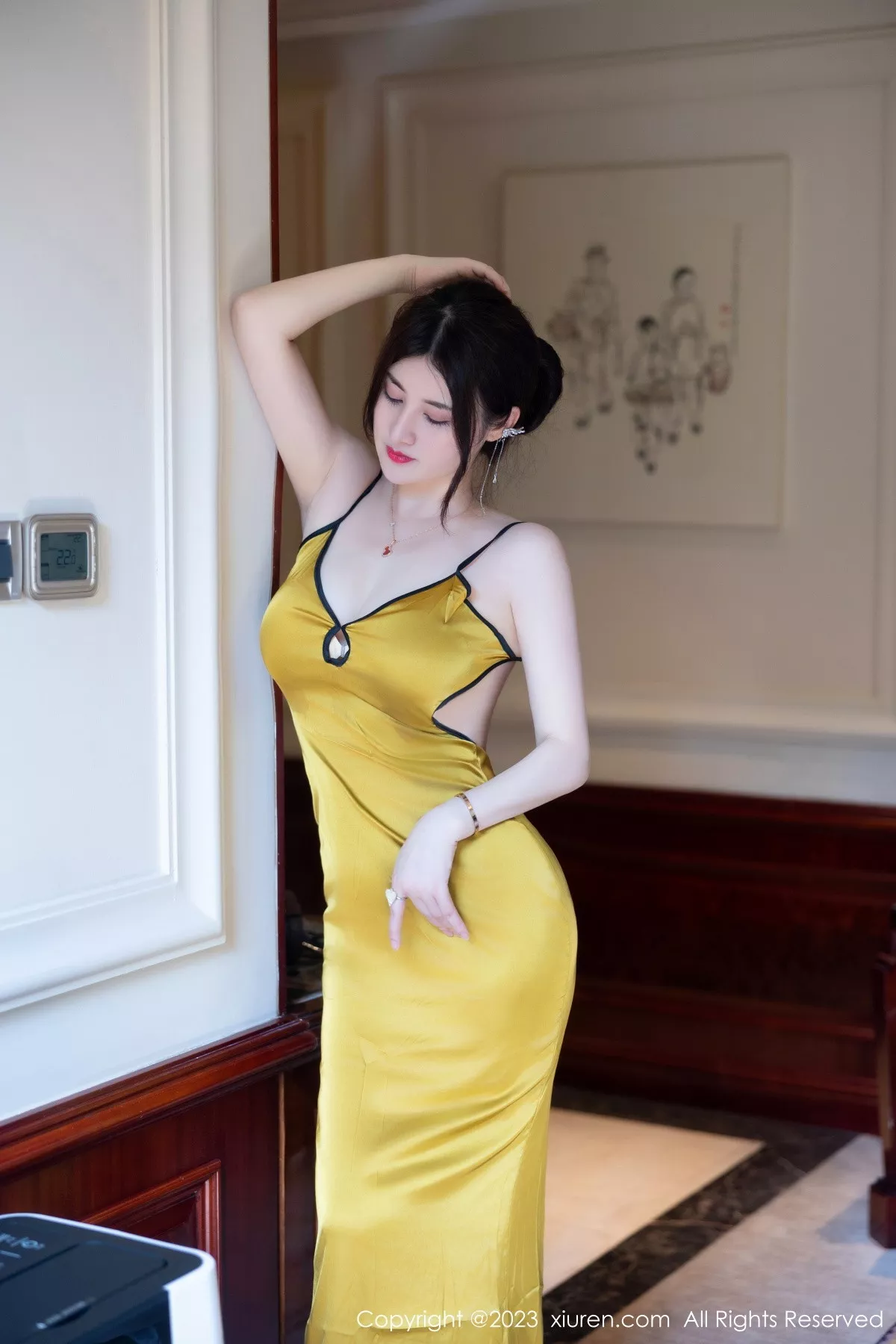 秀人集.com_[XiuRen秀人网]No.7302_模特诗诗kiki性感黄色吊带裙配原色丝袜秀惹火身材完美诱惑写真83P