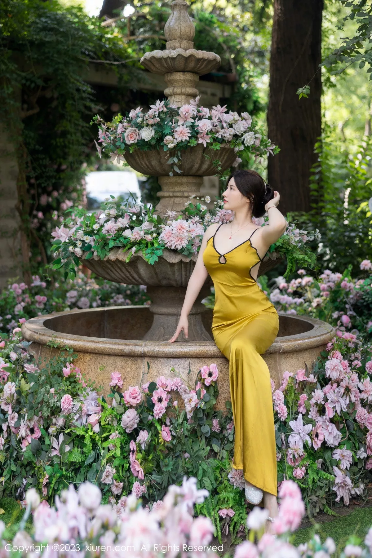 秀人集.com_[XiuRen秀人网]No.7302_模特诗诗kiki性感黄色吊带裙配原色丝袜秀惹火身材完美诱惑写真83P