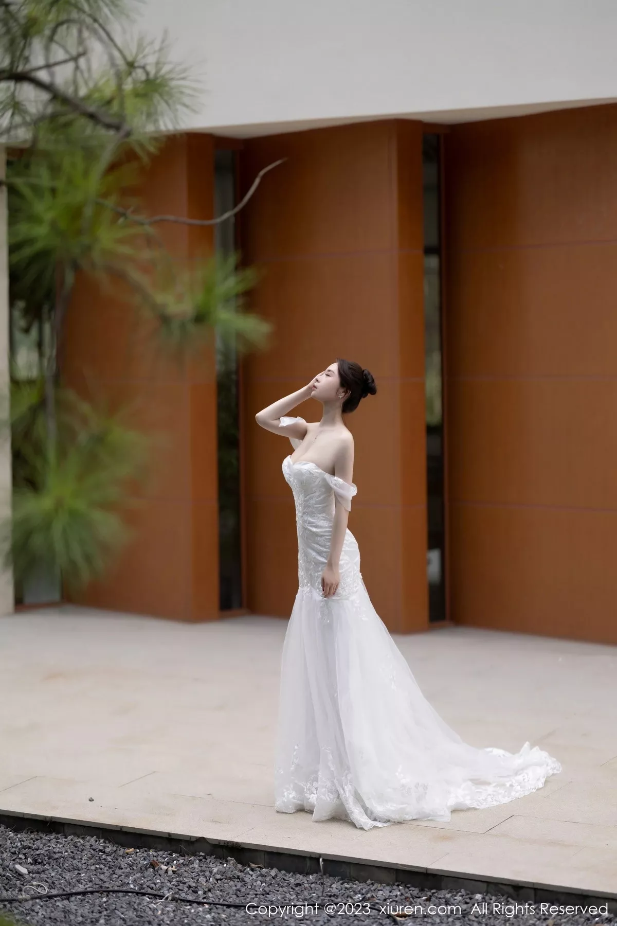 秀人集.com_[XiuRen秀人网]No.7310_模特梦心玥安吉旅拍性感白色婚纱服饰半脱秀曼妙身姿诱惑写真83P