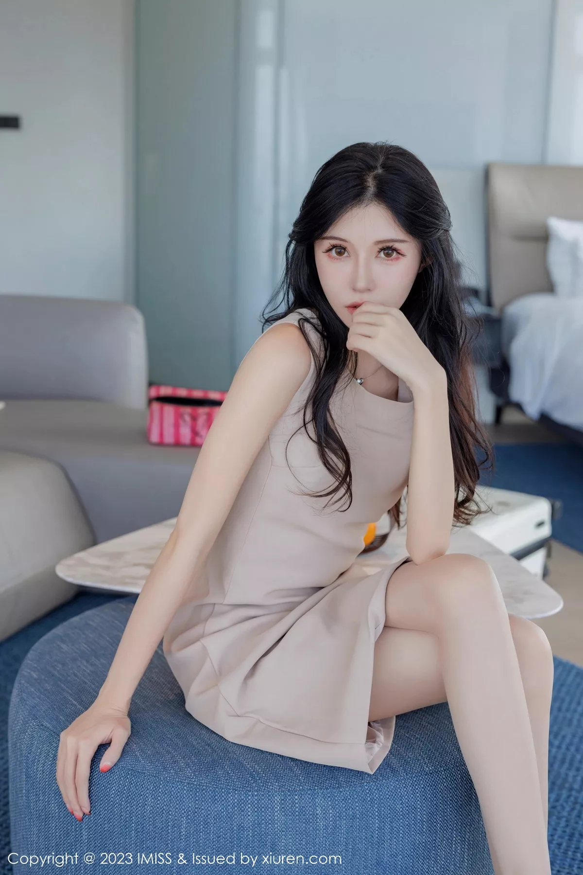 秀人集.com_[IMISS爱蜜社]Vol.746_模特泥鳅鳅酒店性感杏色时尚套装露淡蓝蕾丝内衣迷人诱惑写真54P