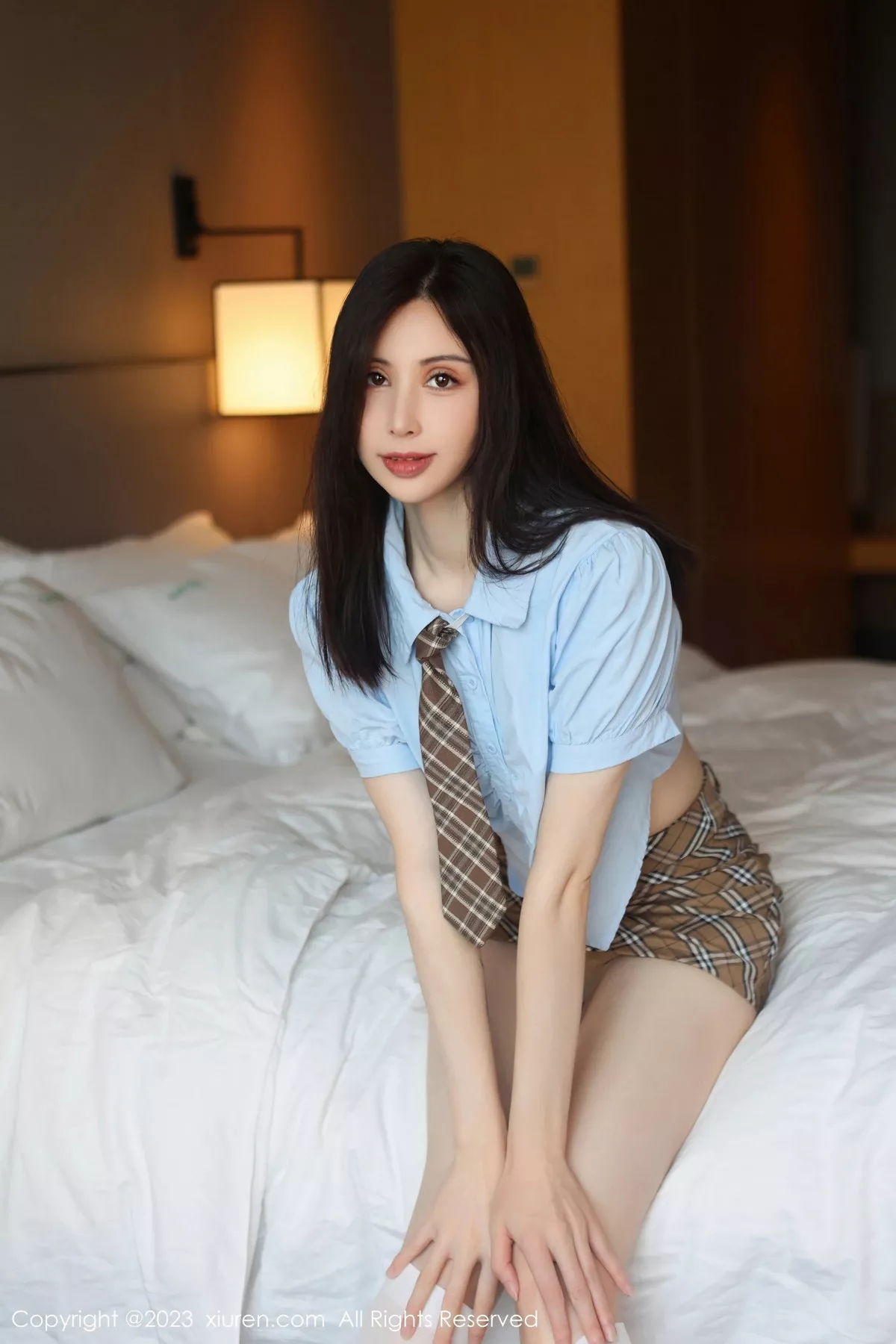 秀人集.com_[XiuRen秀人网]No.7306_模特曼柔脱淡蓝上衣露性感蓝色蕾丝内衣配白丝袜迷人诱惑写真82P