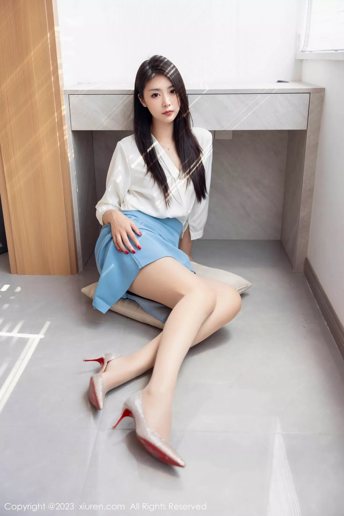 秀人集.com_[XiuRen秀人网]No.7314_模特可乐Vicky性感白色上衣配蓝色裙露原色丝袜迷人诱惑写真81P