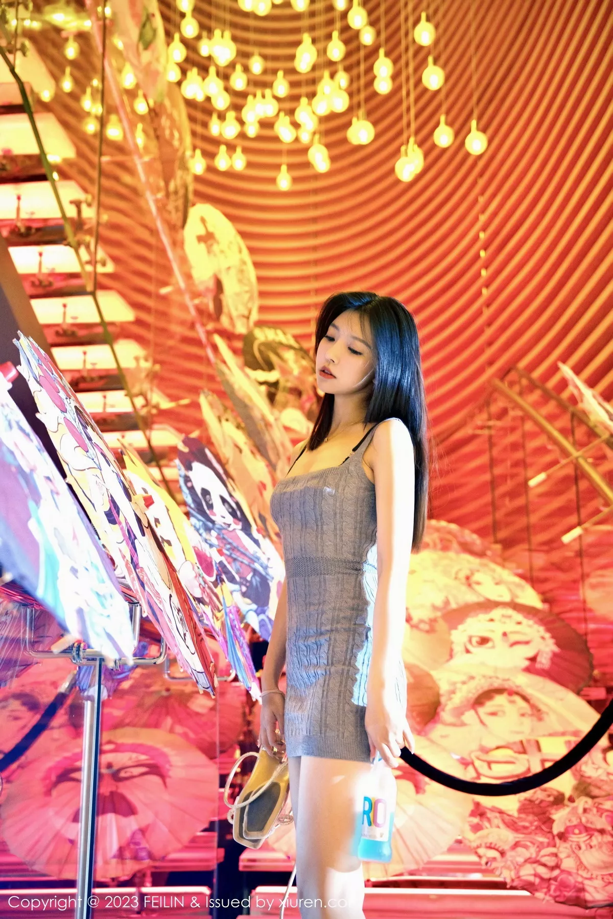 秀人集.com_[FeiLin嗲囡囡]VOL.468_女神冯木木LRIS灰色针织背带短裙露性感黑色内衣迷人诱惑写真76P