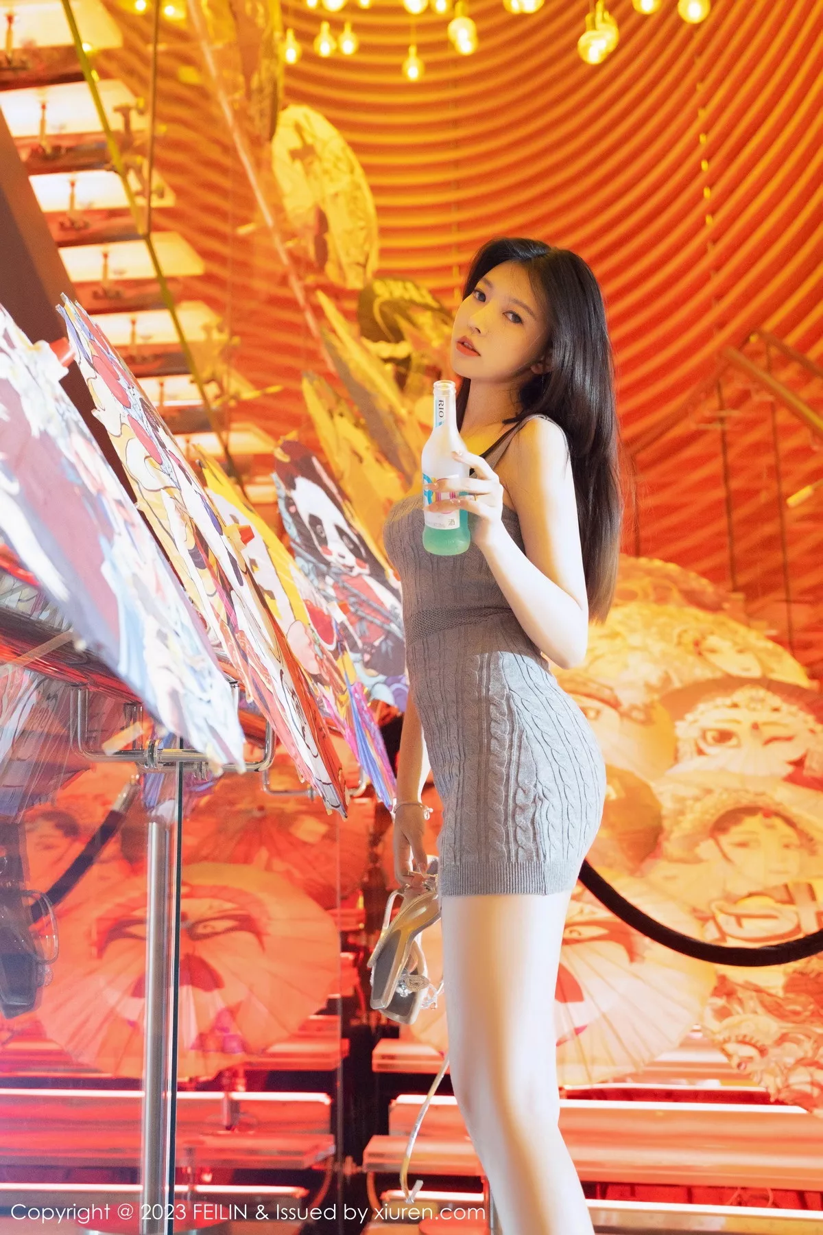 秀人集.com_[FeiLin嗲囡囡]VOL.468_女神冯木木LRIS灰色针织背带短裙露性感黑色内衣迷人诱惑写真76P