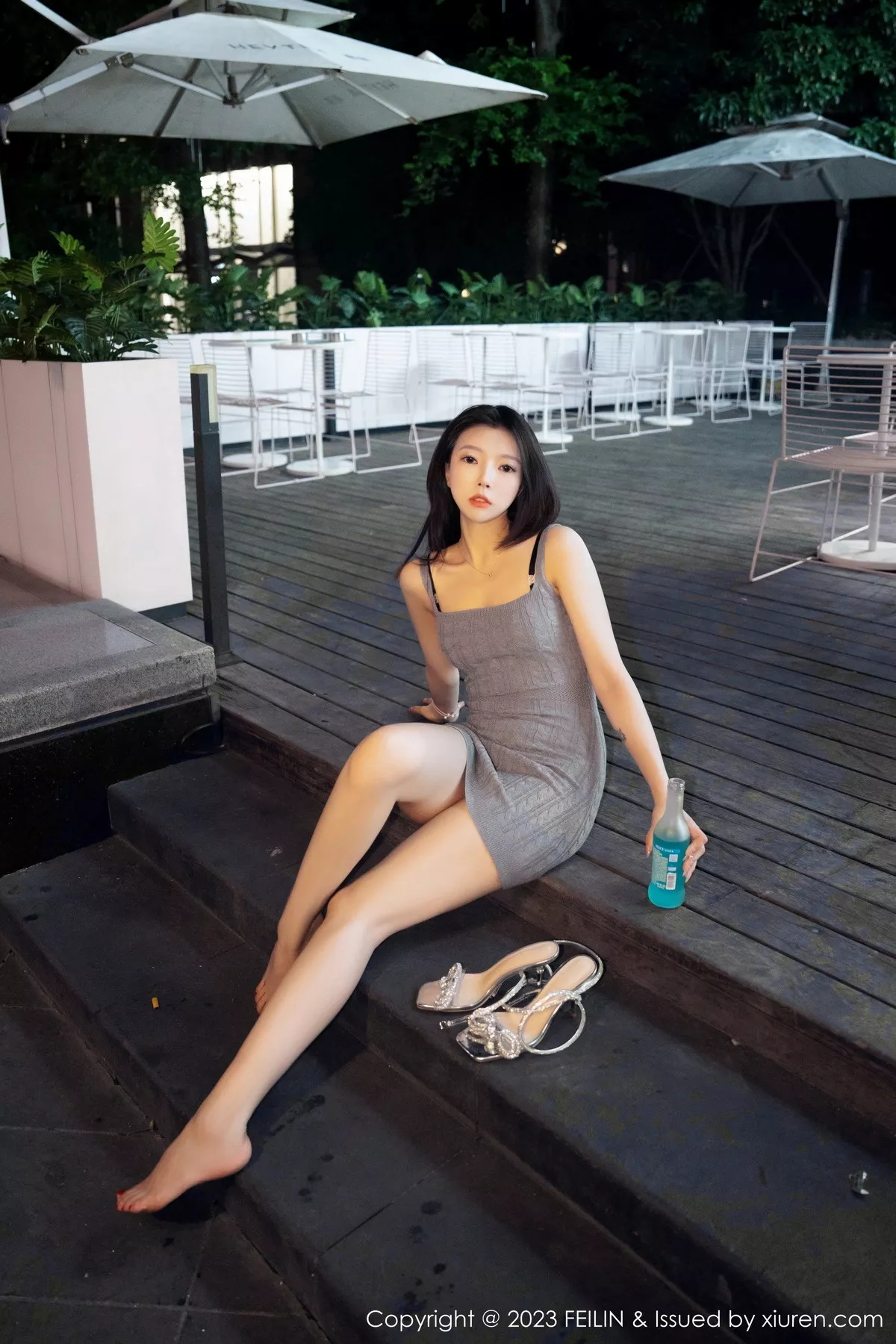 秀人集.com_[FeiLin嗲囡囡]VOL.468_女神冯木木LRIS灰色针织背带短裙露性感黑色内衣迷人诱惑写真76P