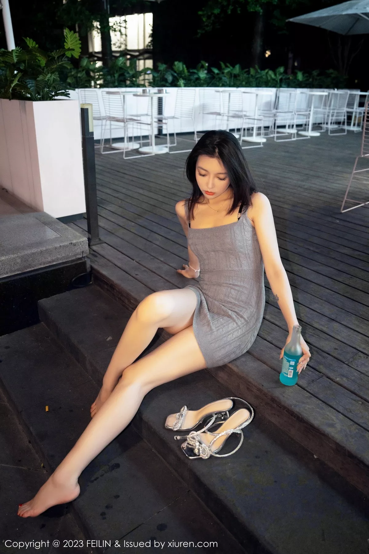 秀人集.com_[FeiLin嗲囡囡]VOL.468_女神冯木木LRIS灰色针织背带短裙露性感黑色内衣迷人诱惑写真76P