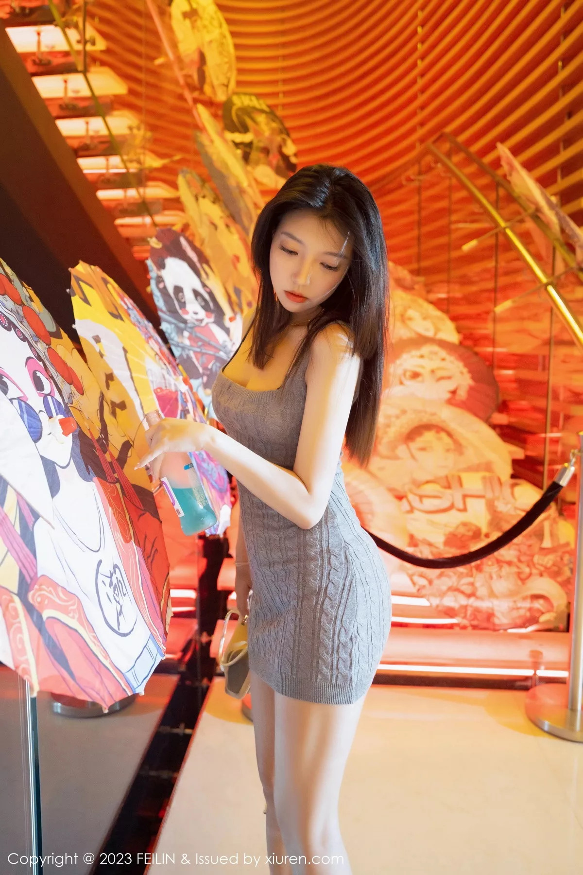 秀人集.com_[FeiLin嗲囡囡]VOL.468_女神冯木木LRIS灰色针织背带短裙露性感黑色内衣迷人诱惑写真76P