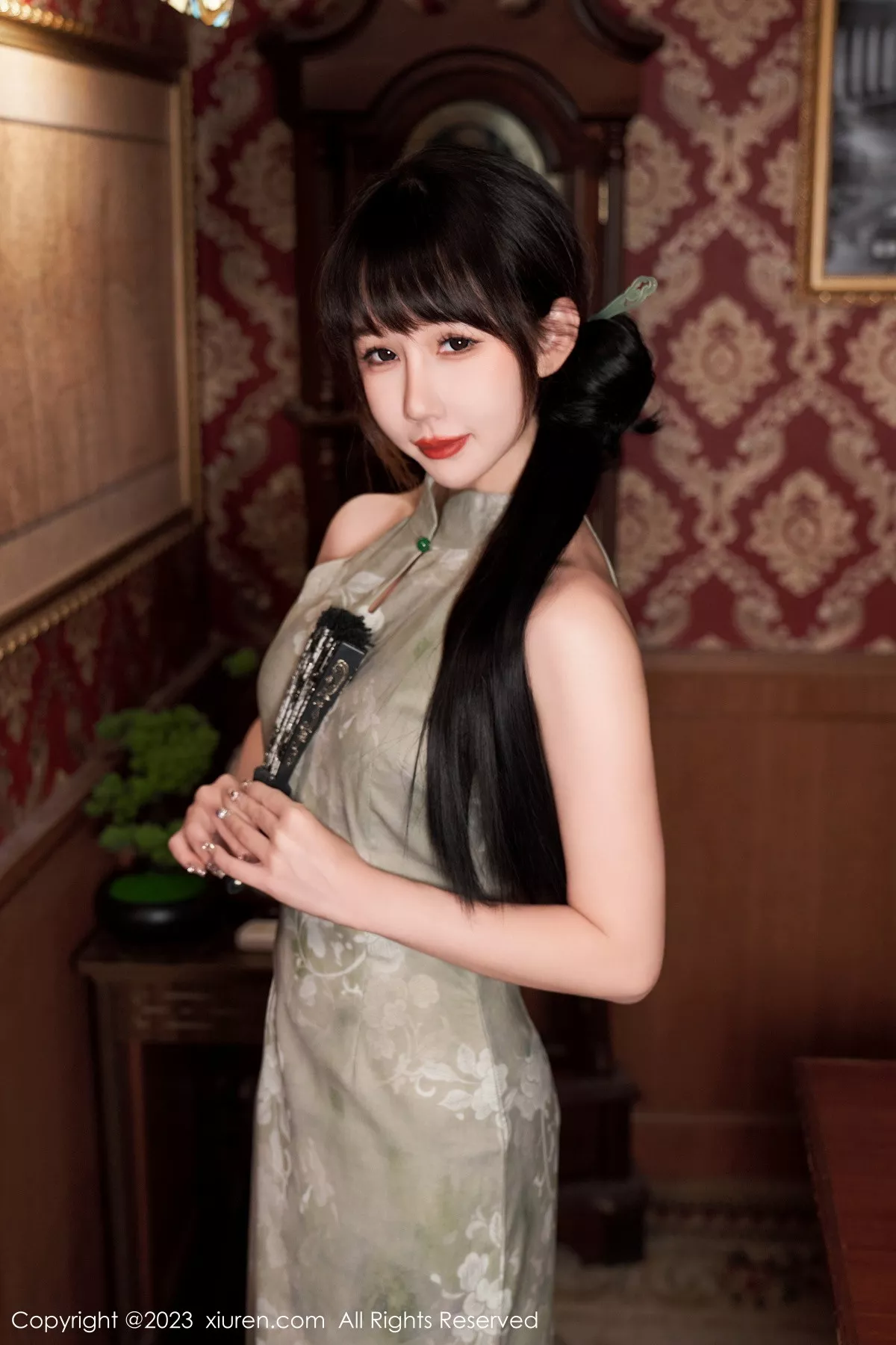 秀人集.com_[XiuRen秀人网]No.7337_模特波巧酱性感长旗袍配超薄肉丝秀凹凸曼妙身姿撩人诱惑写真90P