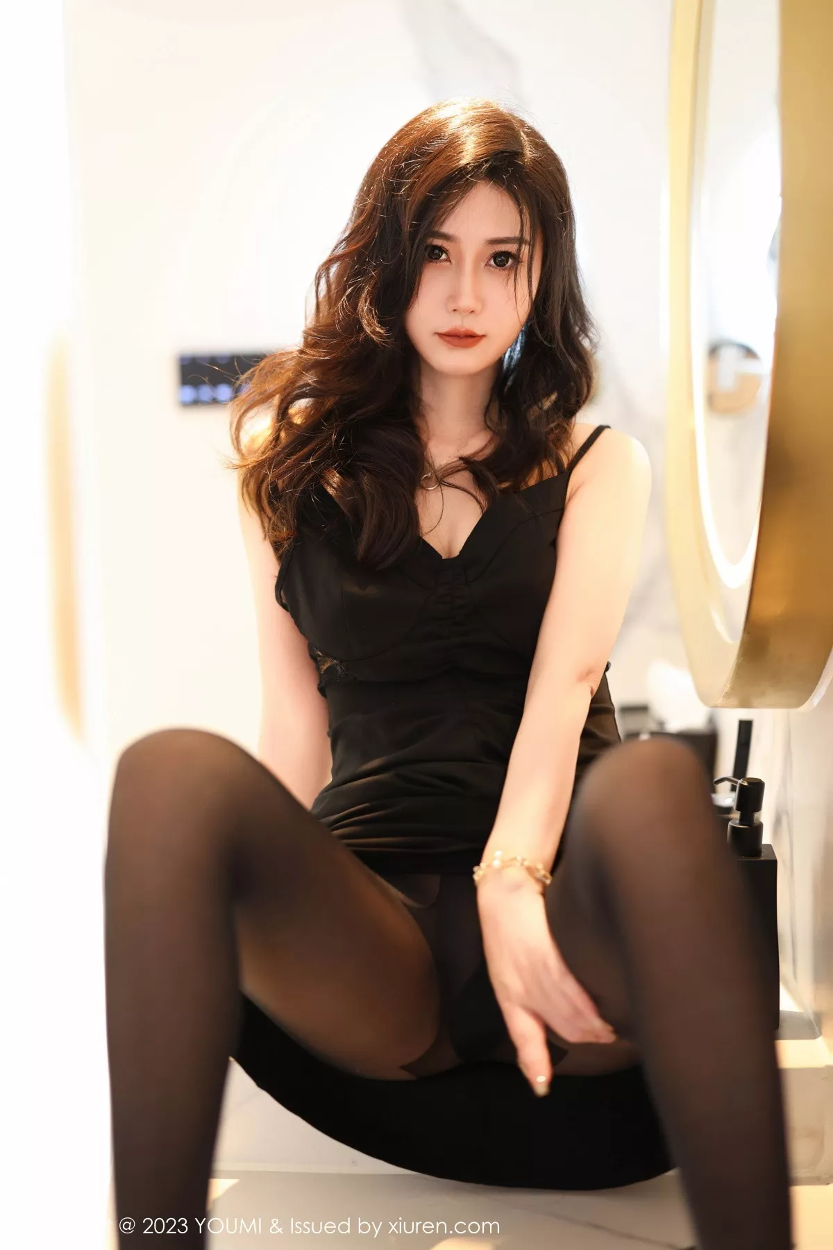 秀人集.com_[YouMi尤蜜荟]Vol.982_模特laura阿姣私房性感黑色内衣配超薄黑丝秀曼妙身姿诱惑写真73P