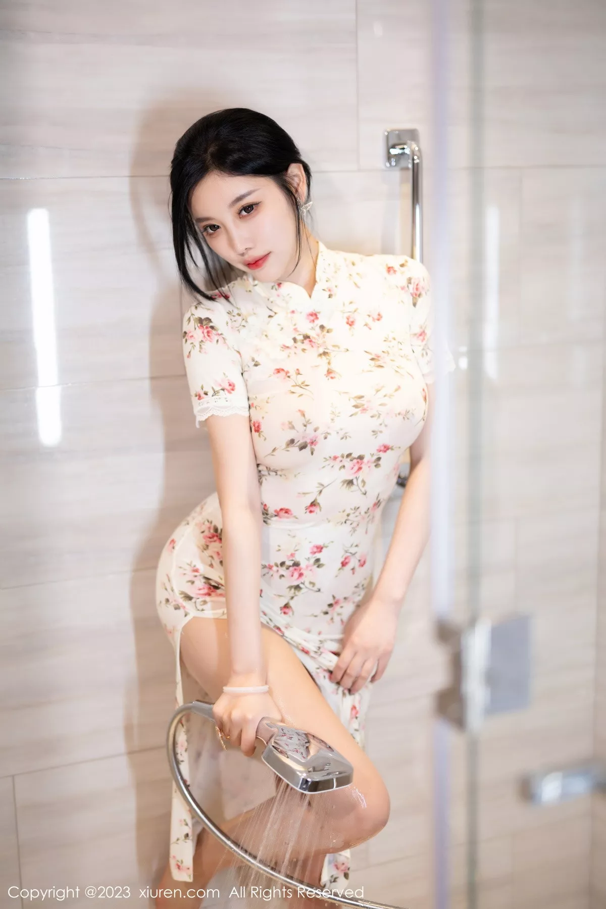 秀人集.com_[XiuRen秀人网]No.7363_女神杨晨晨Yome性感米色长旗袍配开档肉丝秀丰腴身材诱惑写真86P