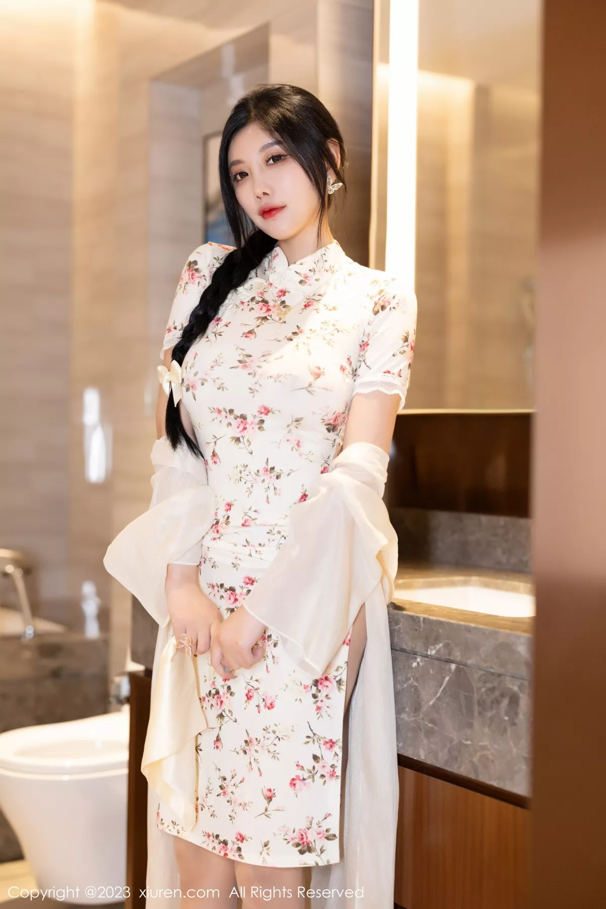 秀人集.com_[XiuRen秀人网]No.7363_女神杨晨晨Yome性感米色长旗袍配开档肉丝秀丰腴身材诱惑写真86P