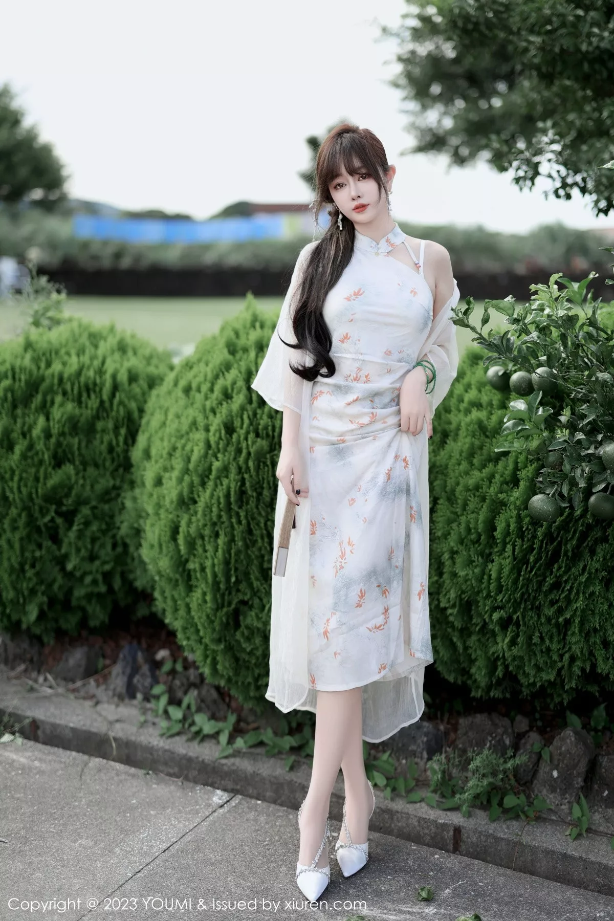 秀人集.com_[YouMi尤蜜荟]Vol.983_女神王雨纯性感浅色长款旗袍露白色内衣配肉丝袜完美诱惑写真79P