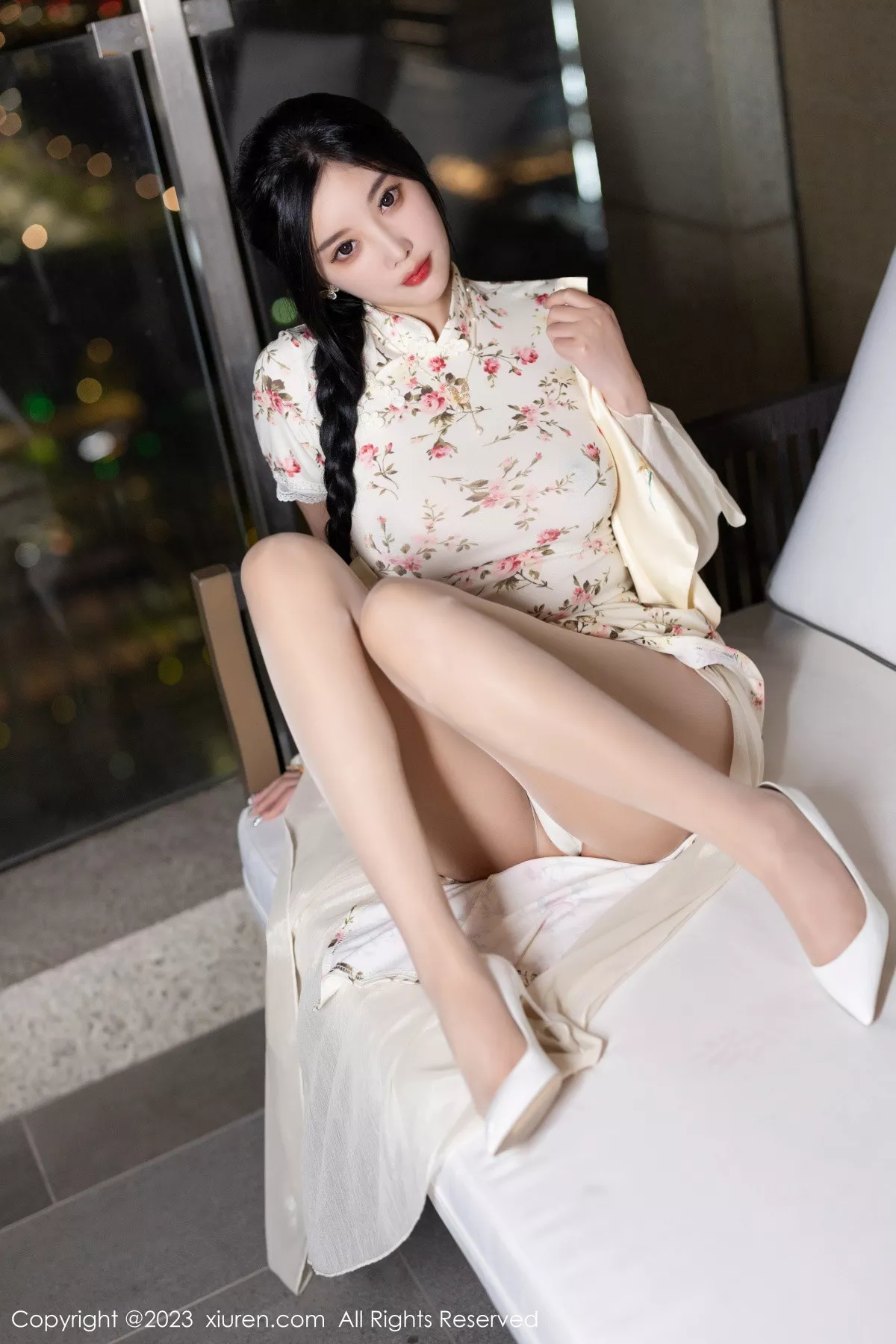 秀人集.com_[XiuRen秀人网]No.7363_女神杨晨晨Yome性感米色长旗袍配开档肉丝秀丰腴身材诱惑写真86P