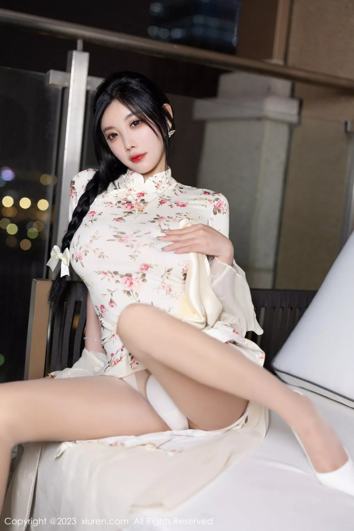 秀人集.com_[XiuRen秀人网]No.7363_女神杨晨晨Yome性感米色长旗袍配开档肉丝秀丰腴身材诱惑写真86P