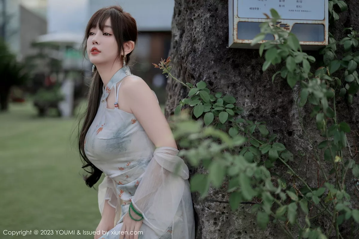 秀人集.com_[YouMi尤蜜荟]Vol.983_女神王雨纯性感浅色长款旗袍露白色内衣配肉丝袜完美诱惑写真79P