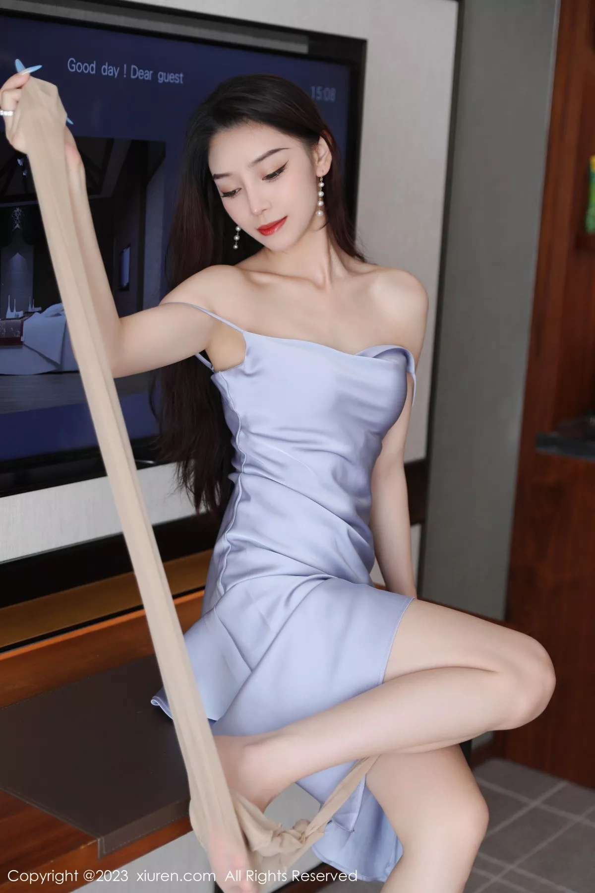 秀人集.com_[XiuRen秀人网]No.7365_模特苏曼兮性感蓝灰吊带裙配超薄无内肉丝秀惹火身材诱惑写真45P