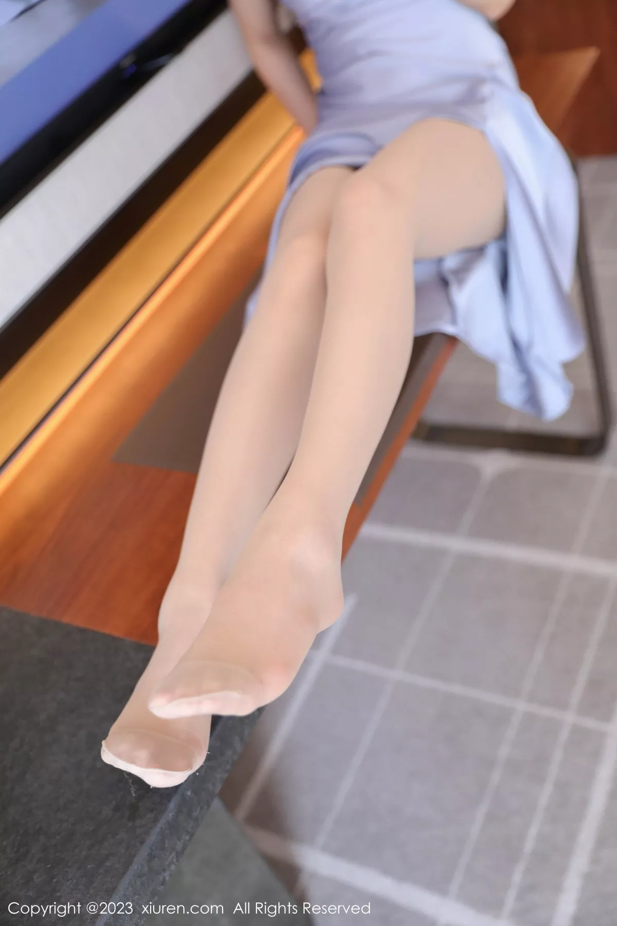 秀人集.com_[XiuRen秀人网]No.7365_模特苏曼兮性感蓝灰吊带裙配超薄无内肉丝秀惹火身材诱惑写真45P