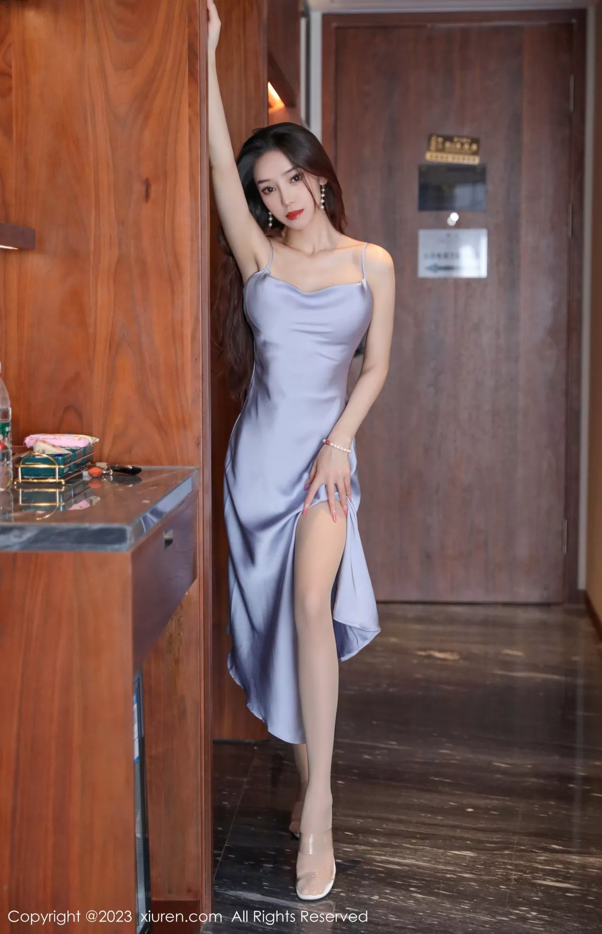 秀人集.com_[XiuRen秀人网]No.7365_模特苏曼兮性感蓝灰吊带裙配超薄无内肉丝秀惹火身材诱惑写真45P