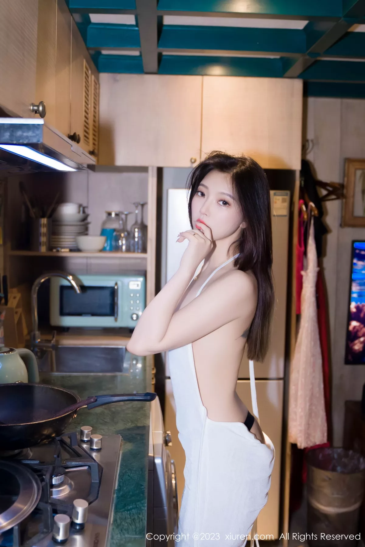 秀人集.com_[XiuRen秀人网]No.7371_女神冯木木LRIS性感白色露背连衣裙配黑丝吊袜秀翘臀诱惑写真79P