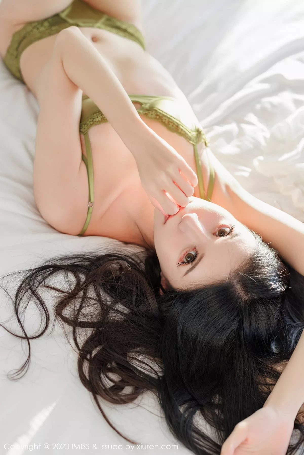 秀人集.com_[IMISS爱蜜社]Vol.750_模特泥鳅鳅性感白色背带连衣裙露果绿内衣配超薄肉丝诱惑写真62P