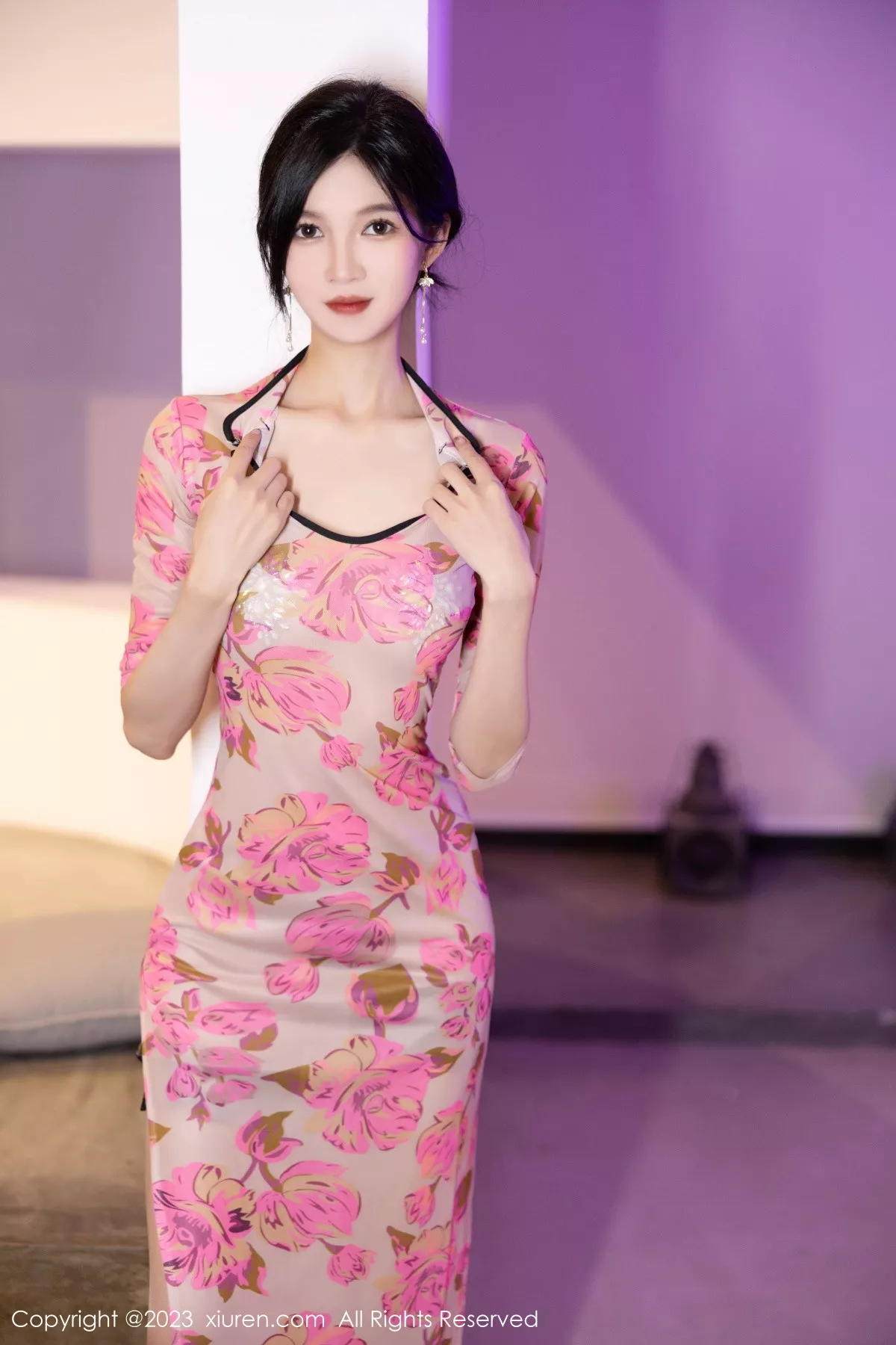 秀人集.com_[XiuRen秀人网]No.7388_模特程程程性感粉色旗袍服配原色丝袜半撩秀完美身材诱惑写真82P