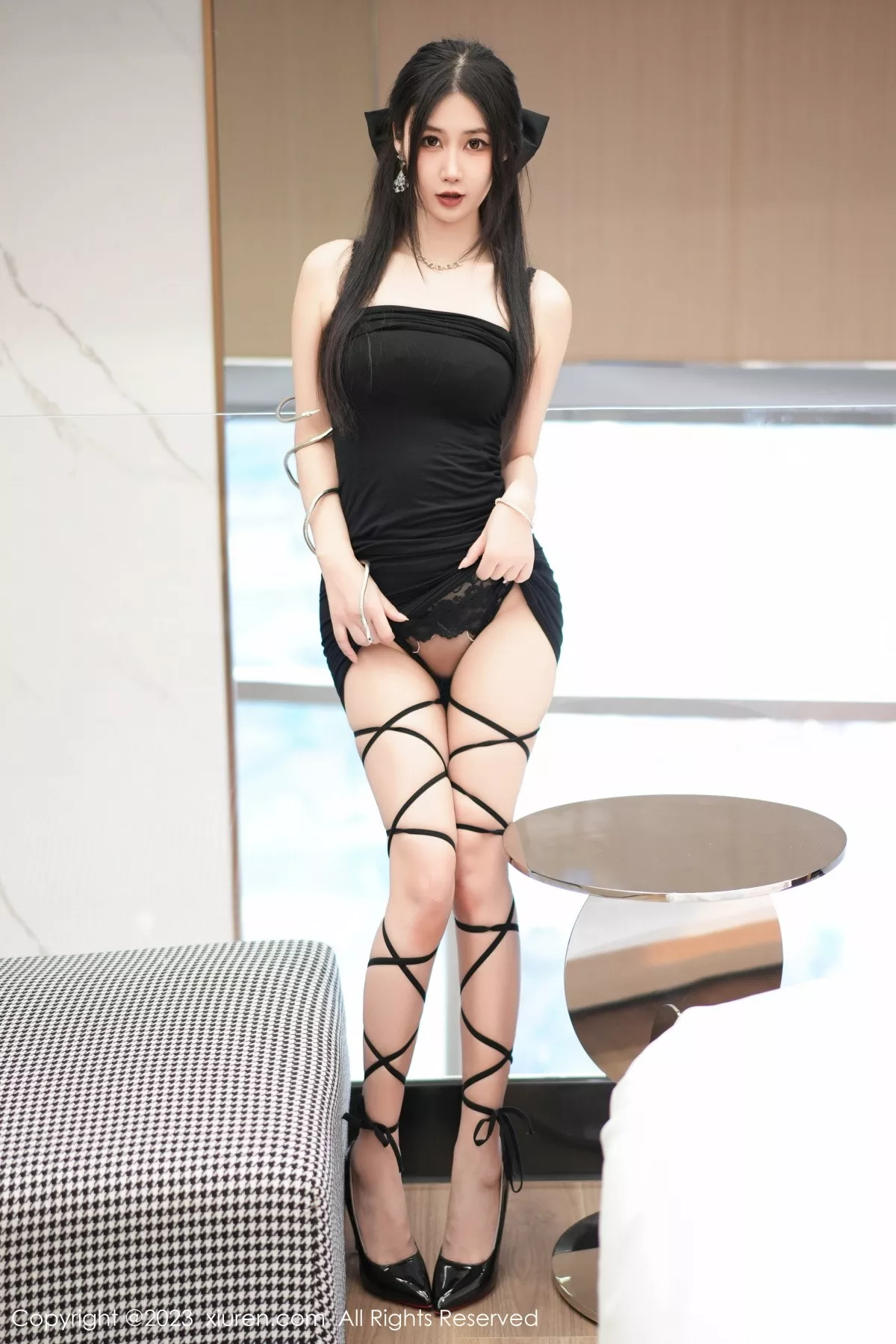 秀人集.com_[XiuRen秀人网]No.7394_模特laura阿姣性感黑色吊带短裙露薄纱内衣秀曼妙身姿诱惑写真72P