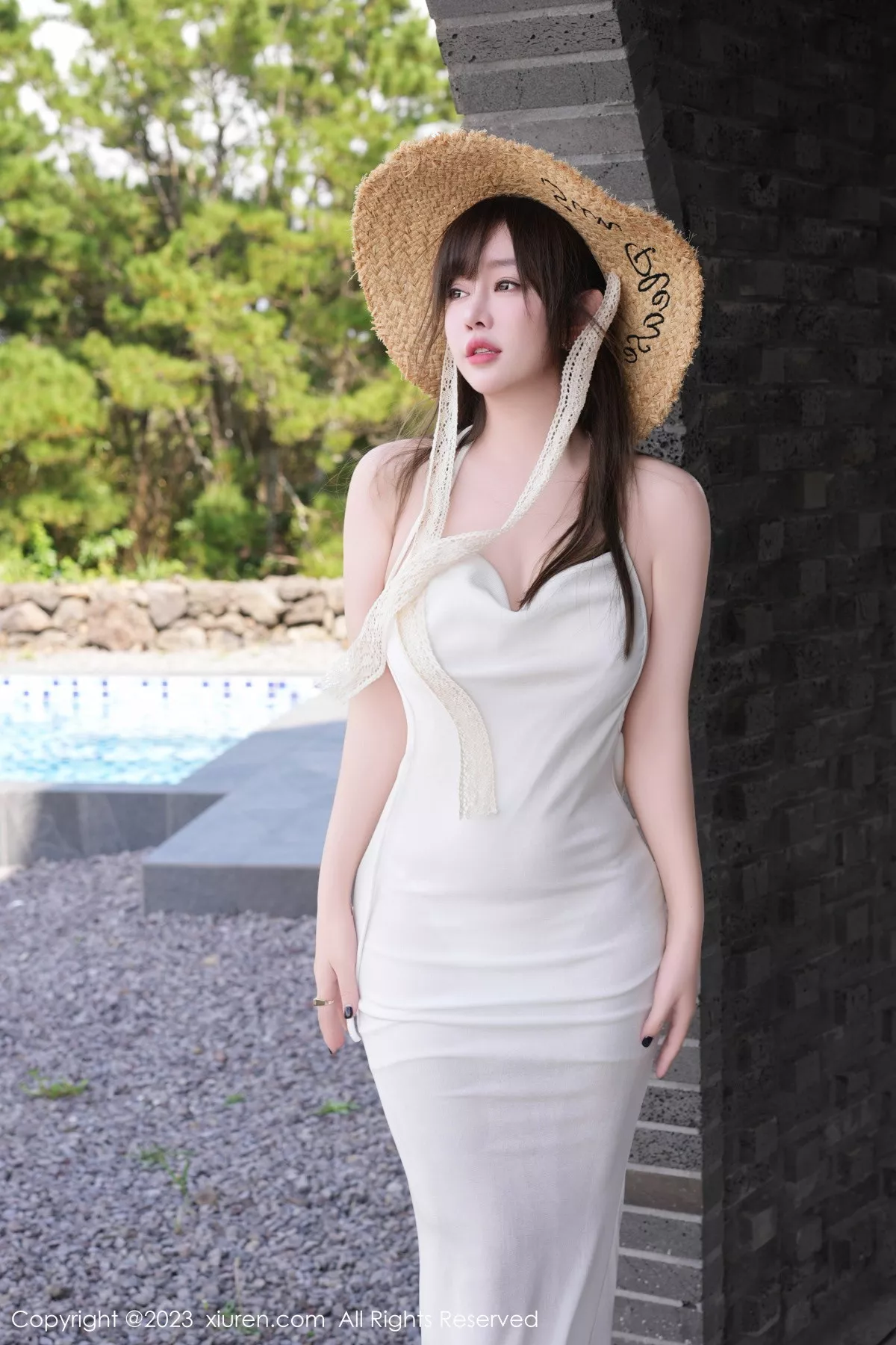 秀人集.com_[XiuRen秀人网]No.7395_女神王雨纯户外性感粉白露肩连衣长裙秀完美身材靓丽迷人写真75P