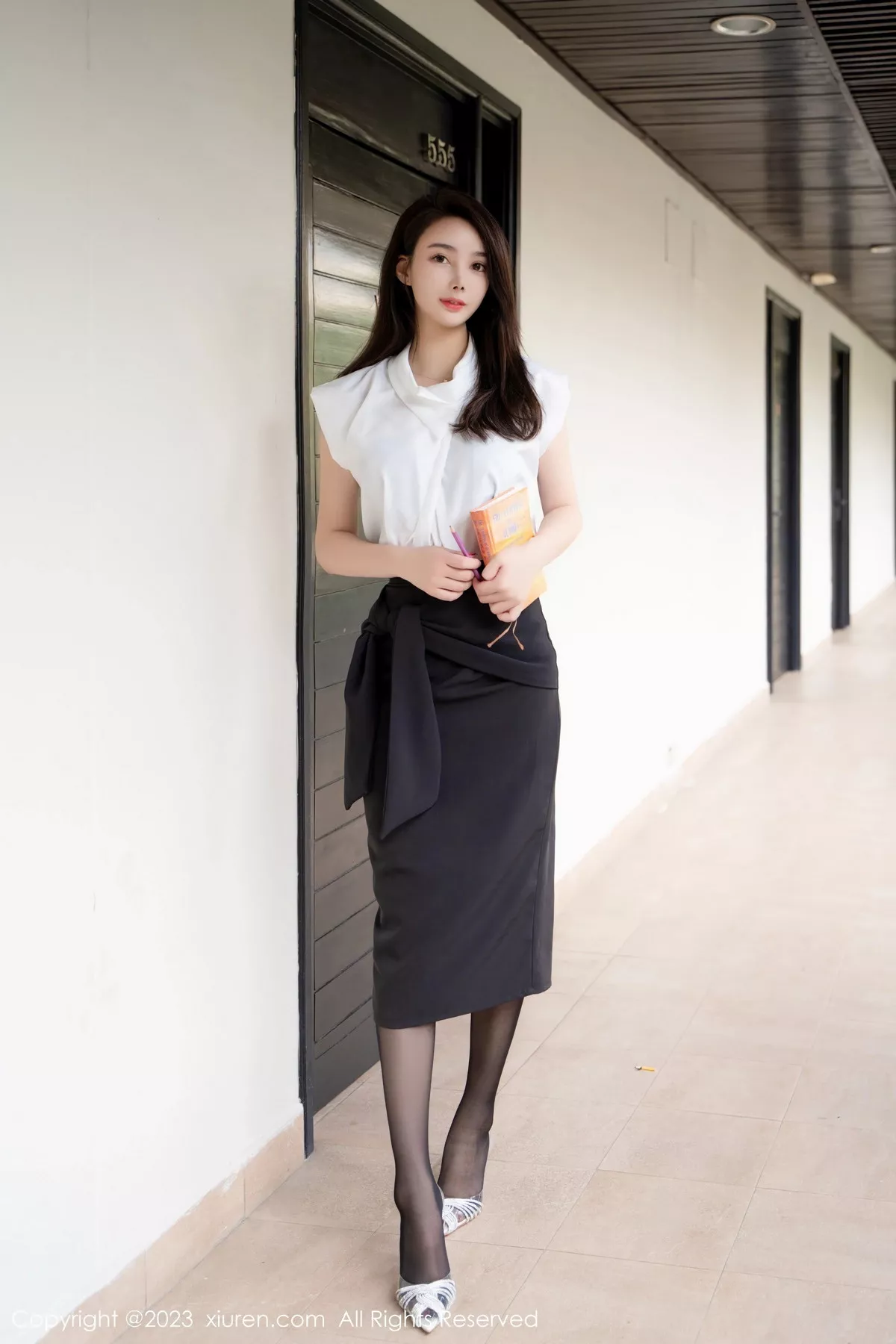 秀人集.com_[XiuRen秀人网]No.7270_模特Summer宝宝性感黑色蕾丝内衣配黑丝袜秀曼妙身姿诱惑写真59P