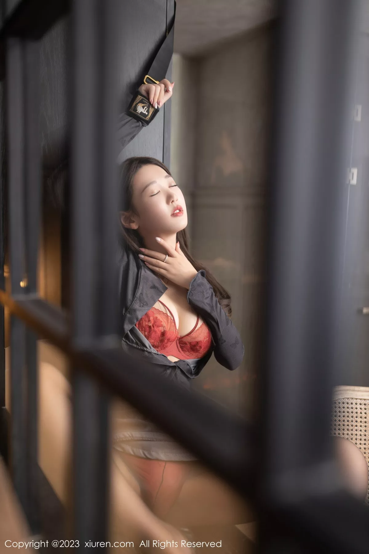 秀人集.com_[XiuRen秀人网]No.7298_模特唐安琪黑色上衣配灰短裙露性感红色蕾丝内衣迷人诱惑写真80P