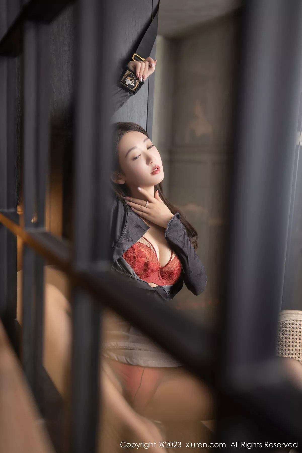 秀人集.com_[XiuRen秀人网]No.7298_模特唐安琪黑色上衣配灰短裙露性感红色蕾丝内衣迷人诱惑写真80P