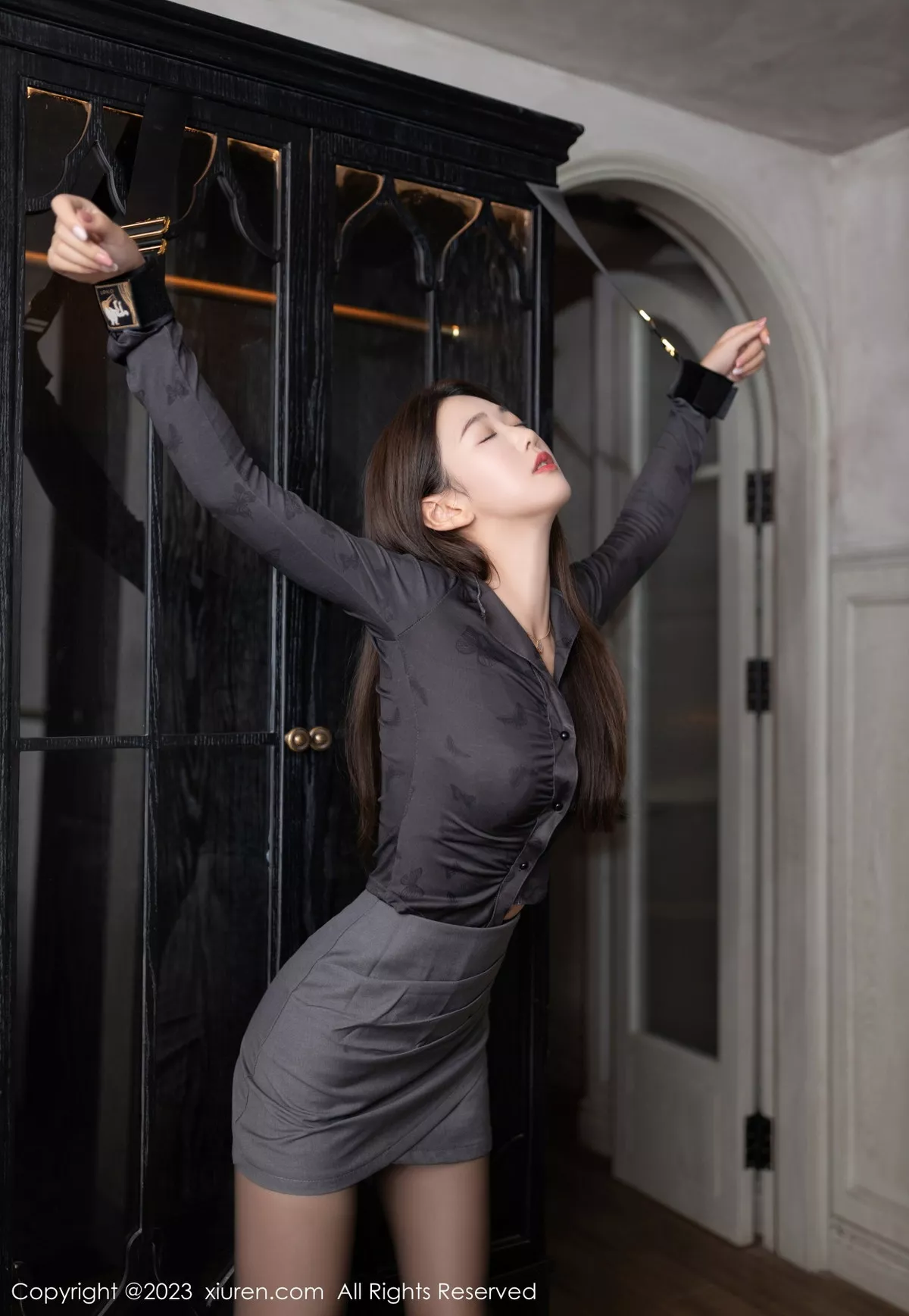 秀人集.com_[XiuRen秀人网]No.7298_模特唐安琪黑色上衣配灰短裙露性感红色蕾丝内衣迷人诱惑写真80P