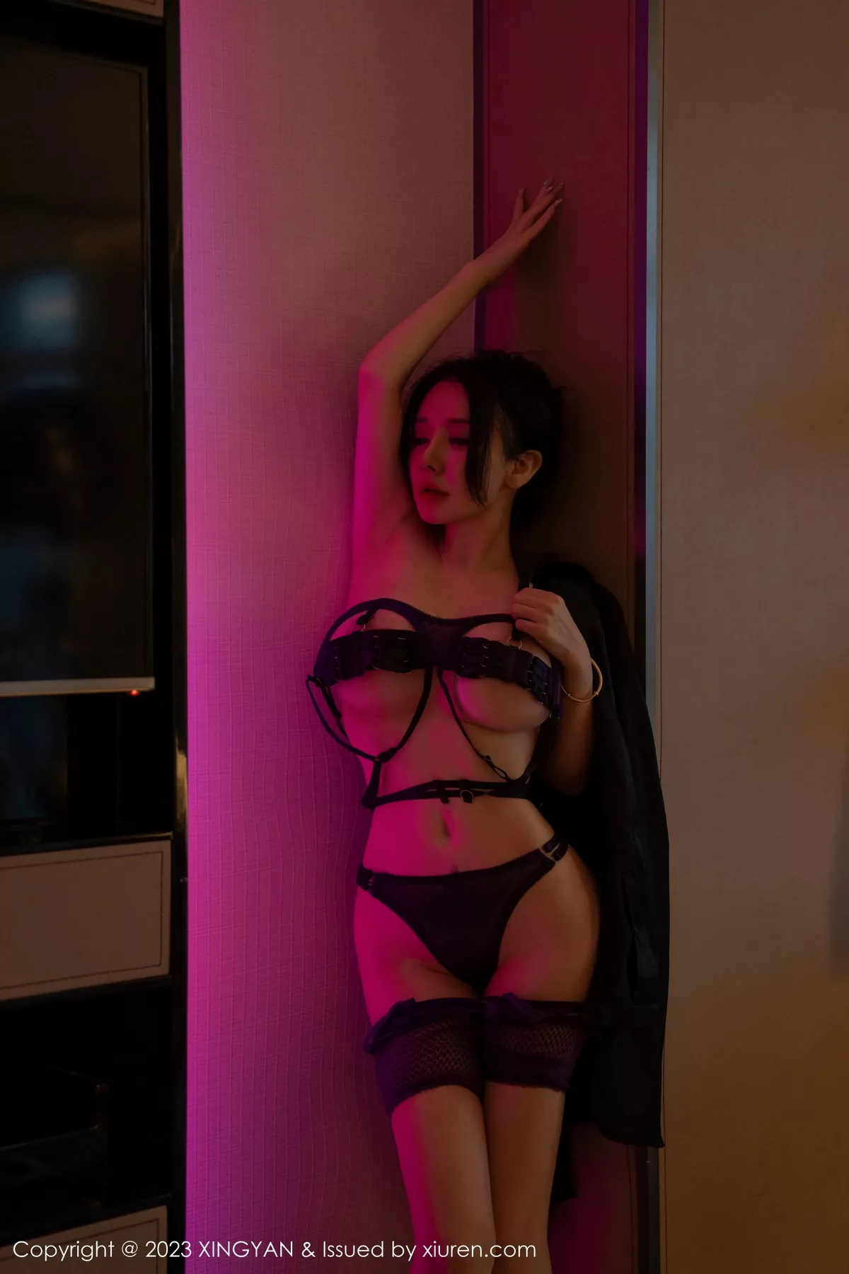 秀人集.com_[XINGYAN星颜社]VOL.211_模特潘娇娇性感黑色情趣服配原色丝袜秀巨乳肥臀惹火诱惑写真83P