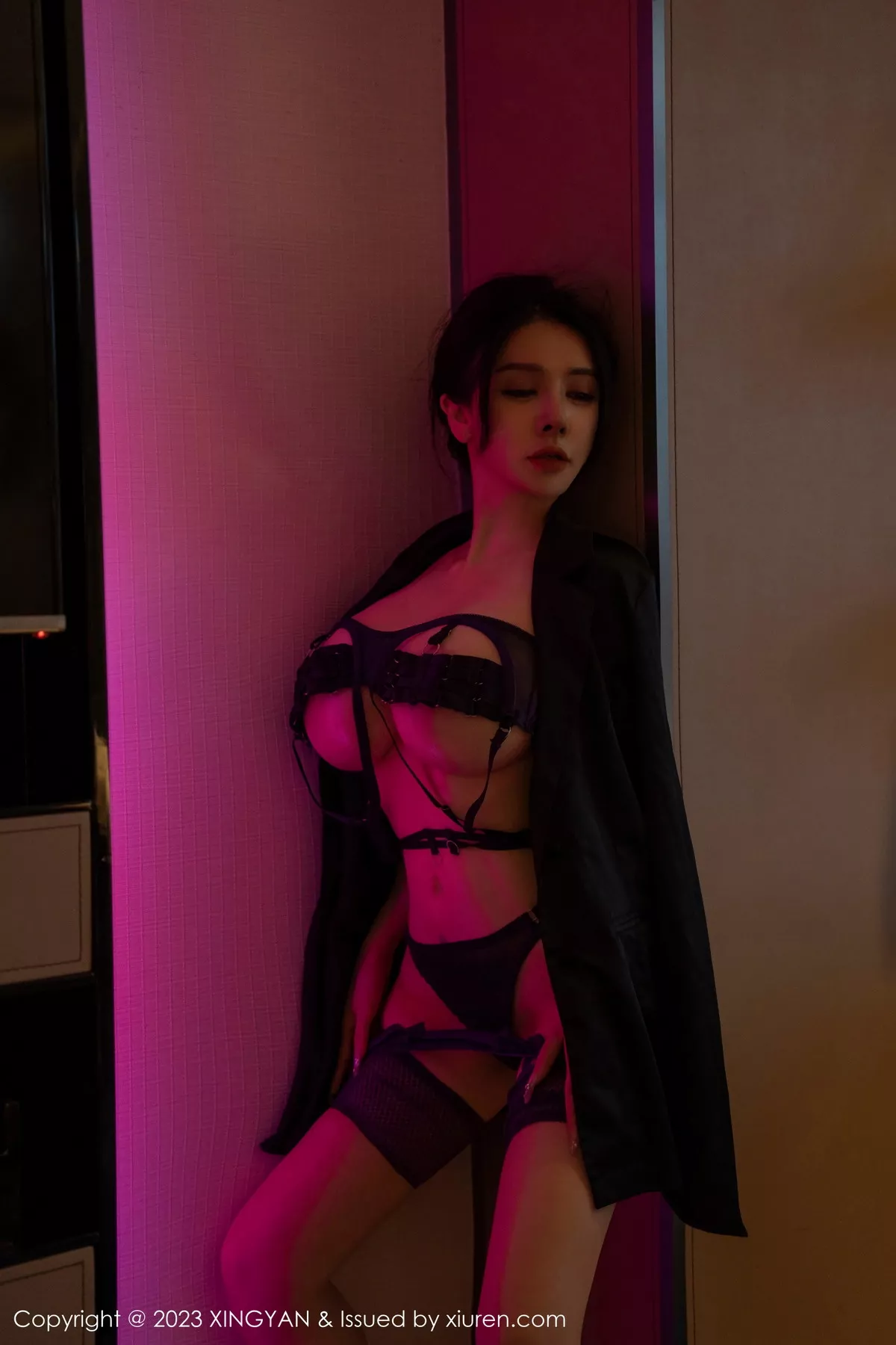 秀人集.com_[XINGYAN星颜社]VOL.211_模特潘娇娇性感黑色情趣服配原色丝袜秀巨乳肥臀惹火诱惑写真83P