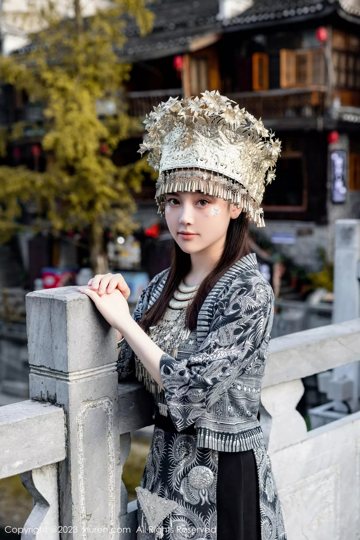 秀人集.com_[XiuRen秀人网]No.7448_模特豆瓣酱户外性感银饰苗族服饰半脱秀丰腴身材完美诱惑写真82P