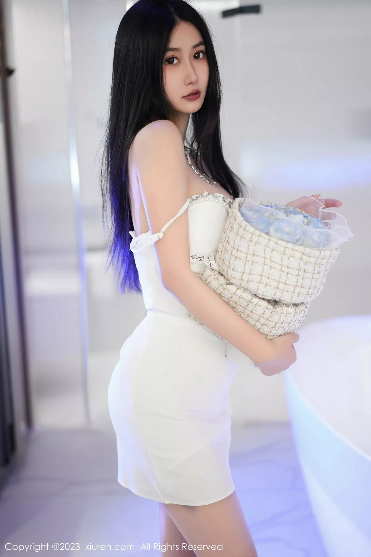 秀人集.com_[XiuRen秀人网]No.7447_模特laura阿姣性感白色吊带短裙配白色高跟秀完美身材迷人写真77P