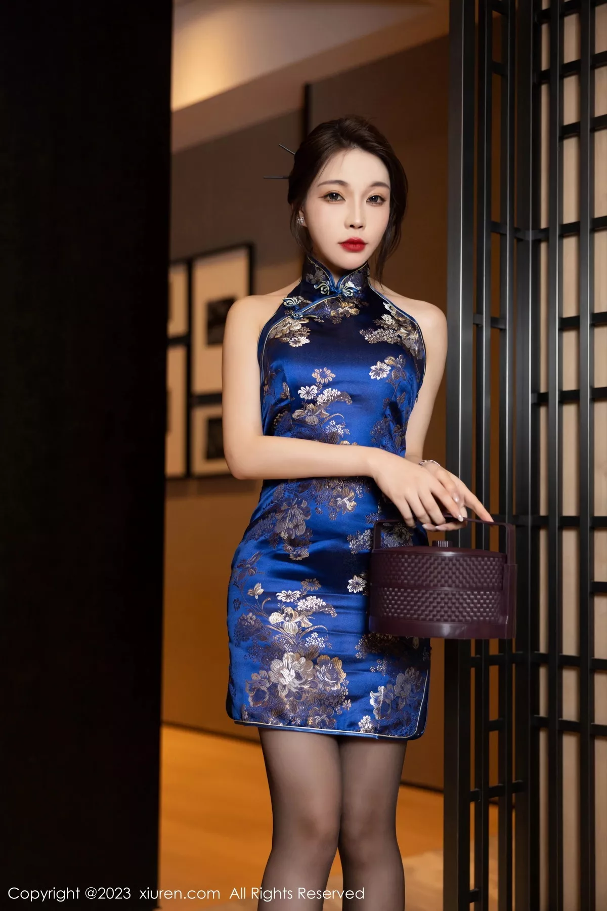 秀人集.com_[XiuRen秀人网]No.7453_女神徐莉芝Booty蓝色旗袍服饰+黑色情趣服秀曼妙身姿诱惑写真91P