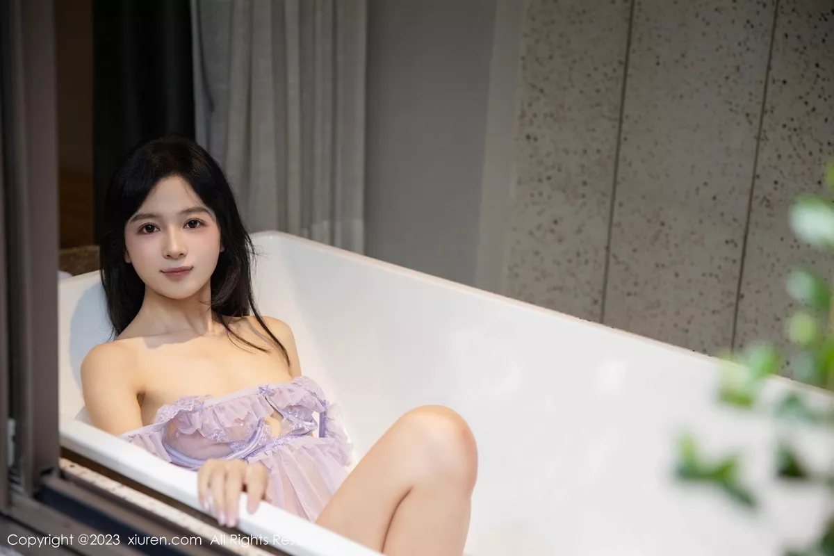秀人集.com_[XiuRen秀人网]No.7451_模特糖豆sisi浴缸场景性感紫色薄纱睡裙湿身秀惹火身材诱惑写真56P