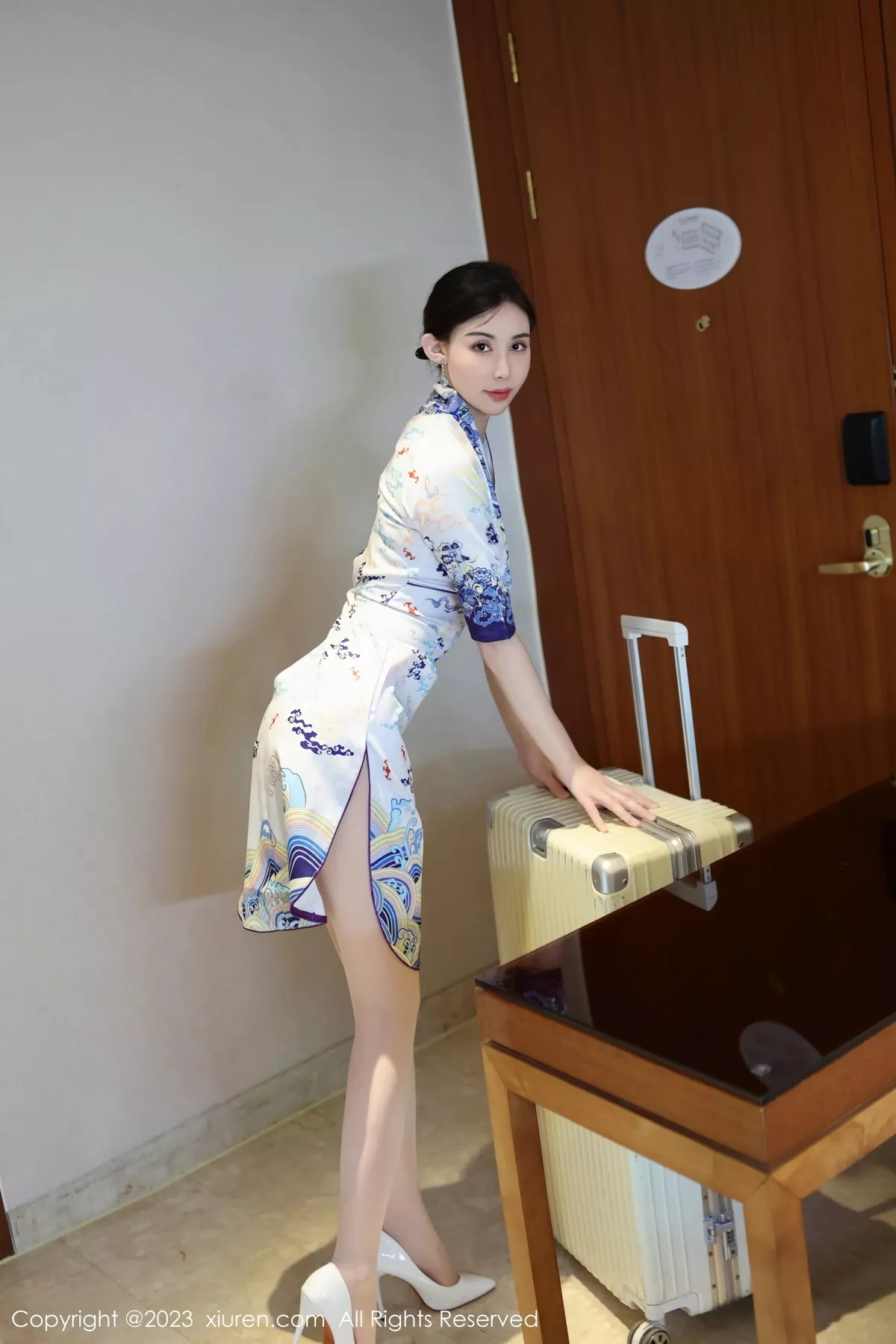 秀人集.com_[XiuRen秀人网]No.7479_模特曼柔性感制服露淡粉色内衣配超薄肉丝秀曼妙身姿诱惑写真102P