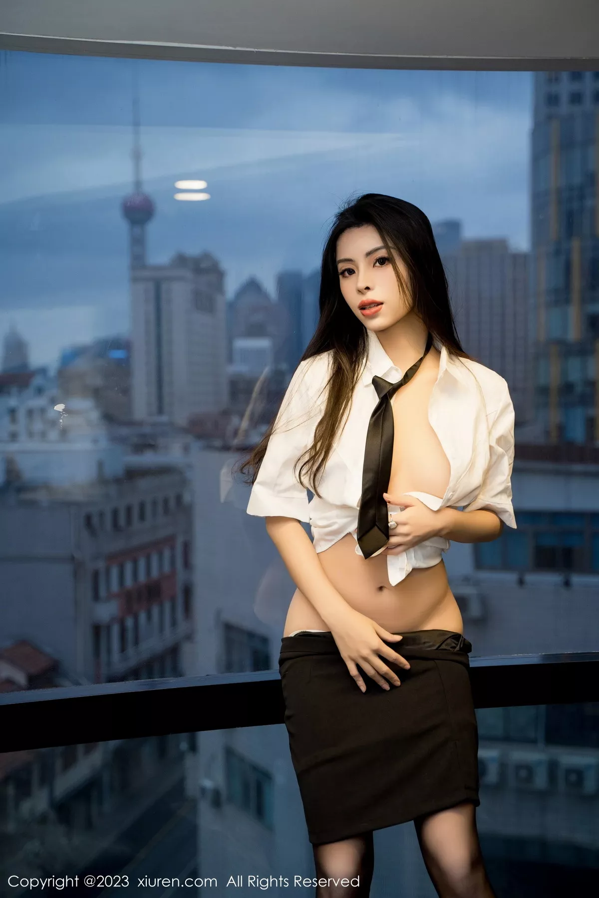 秀人集.com_[XiuRen秀人网]No.7489_模特王薇薇性感白T配黑色短裙露超薄黑丝秀完美身材诱惑写真85P