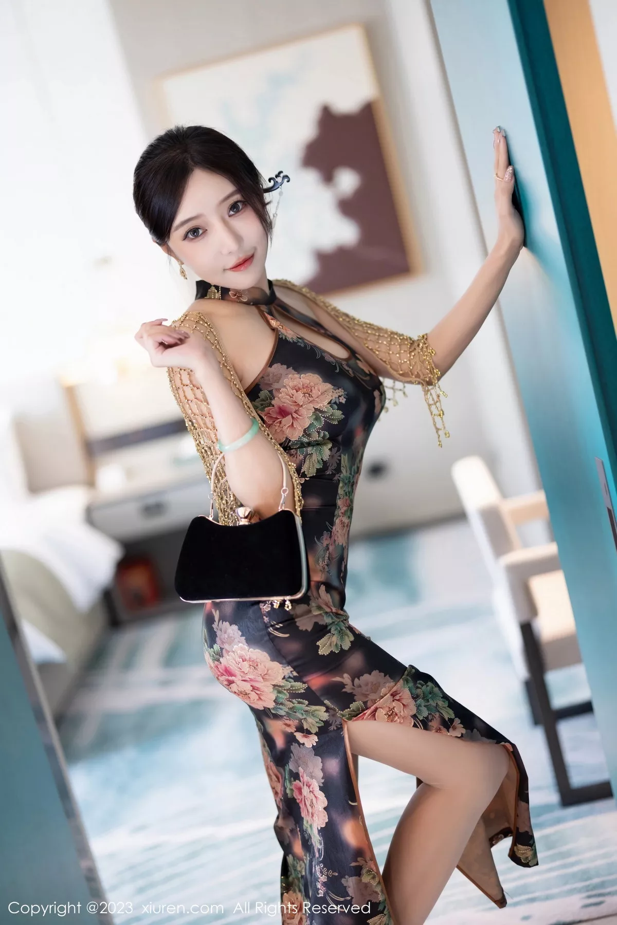 秀人集.com_[XiuRen秀人网]No.7495_女神王馨瑶yanni性感花纹旗袍露淡紫色内衣配开档肉丝诱惑写真81P