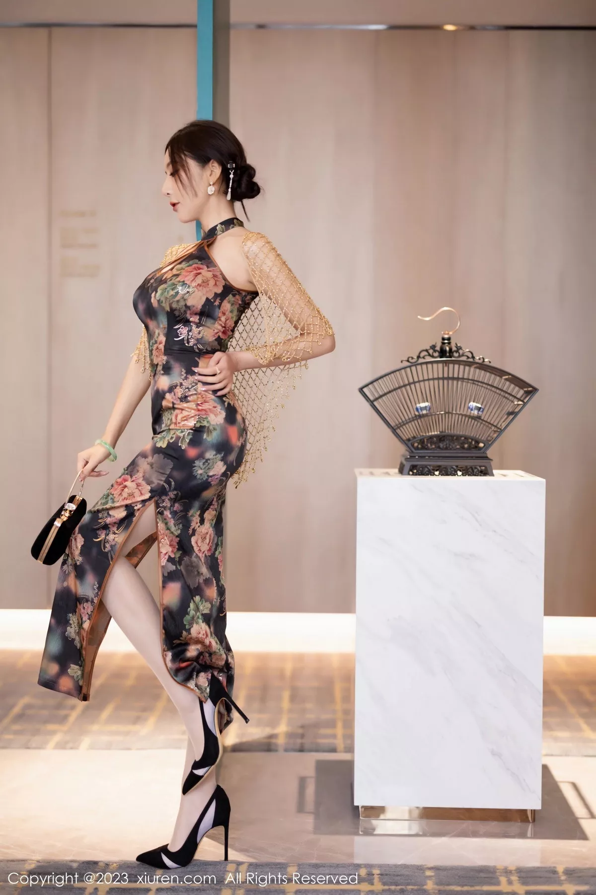 秀人集.com_[XiuRen秀人网]No.7495_女神王馨瑶yanni性感花纹旗袍露淡紫色内衣配开档肉丝诱惑写真81P